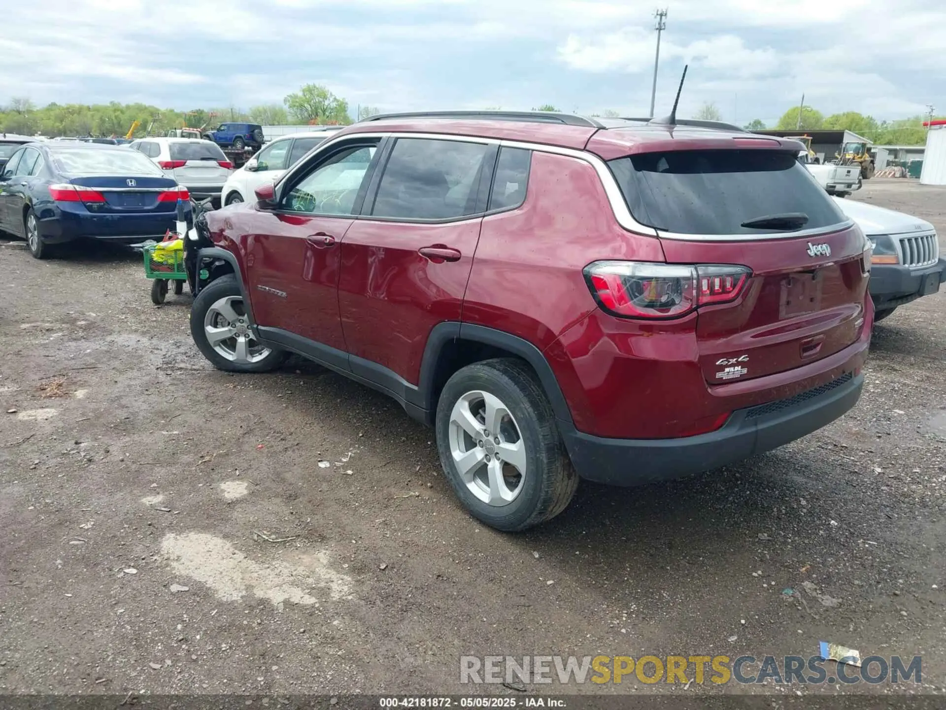 3 Photograph of a damaged car 3C4NJDBBXMT504993 JEEP COMPASS 2021