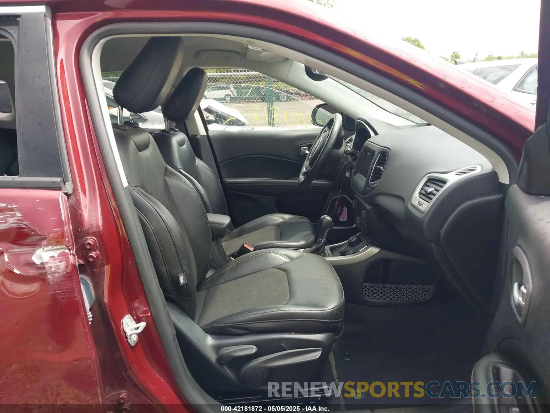 5 Photograph of a damaged car 3C4NJDBBXMT504993 JEEP COMPASS 2021