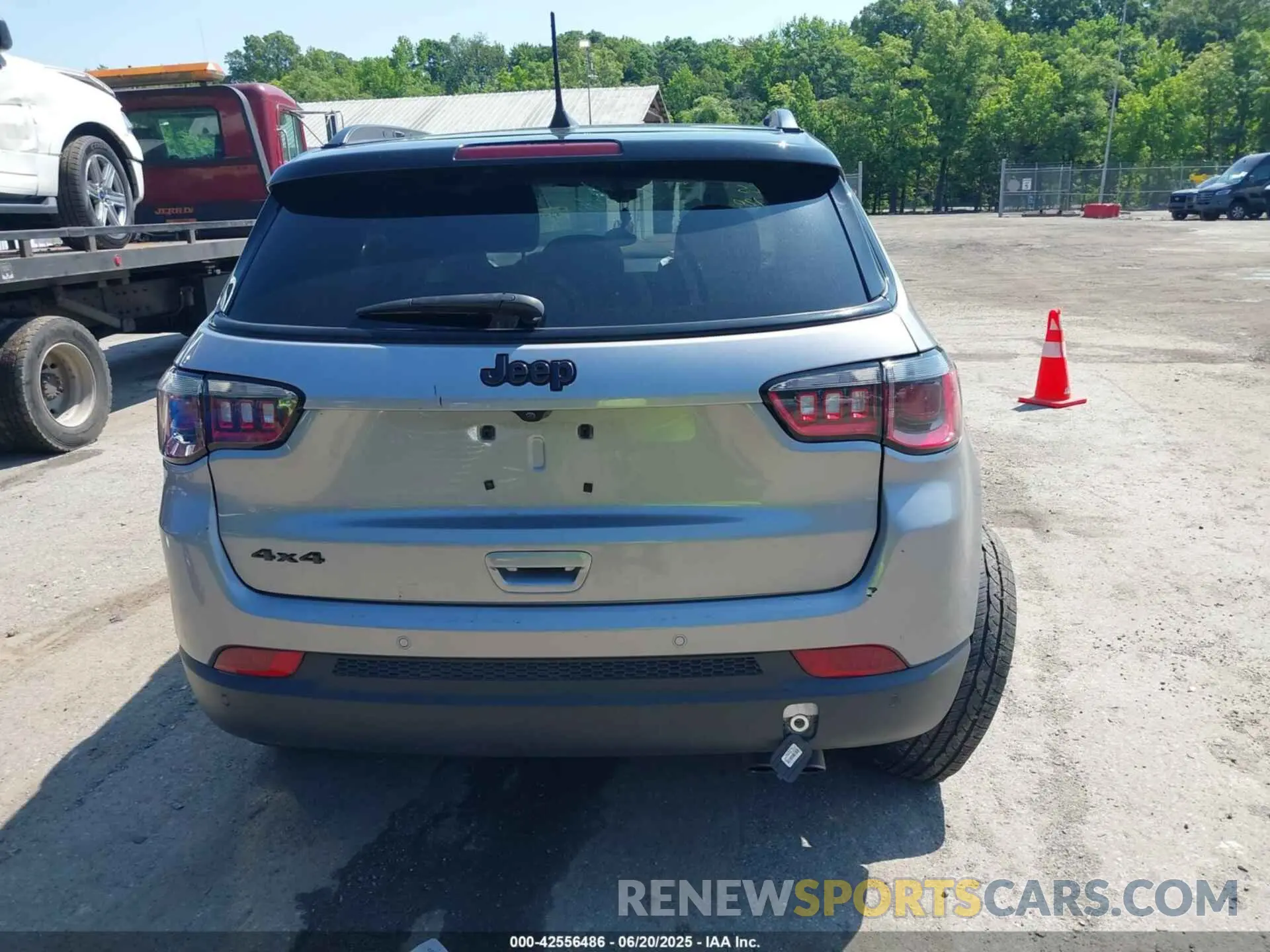 16 Photograph of a damaged car 3C4NJDBBXMT536651 JEEP COMPASS 2021