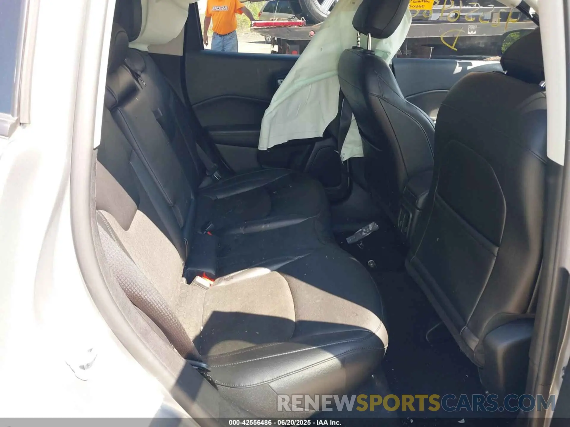 8 Photograph of a damaged car 3C4NJDBBXMT536651 JEEP COMPASS 2021