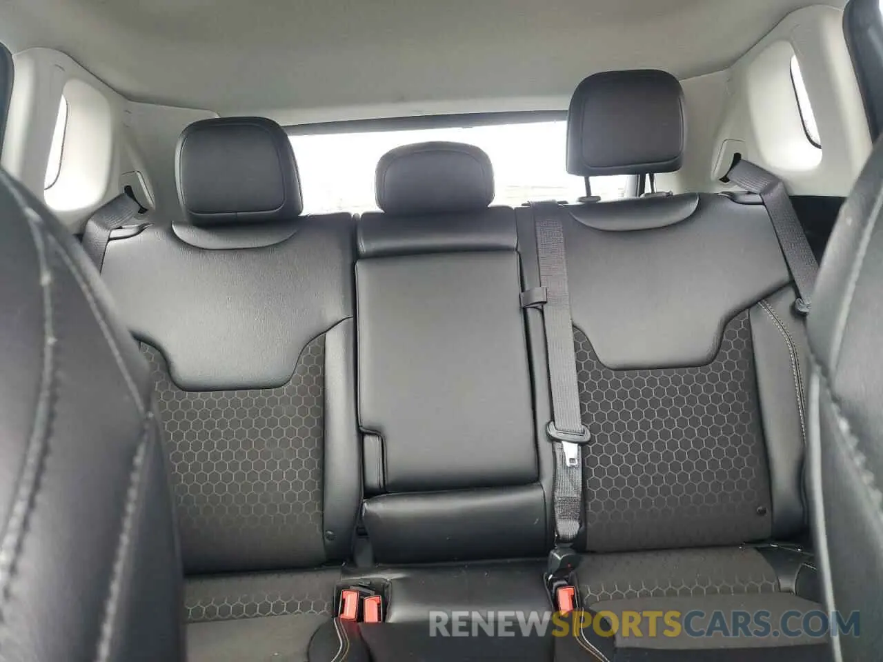 10 Photograph of a damaged car 3C4NJDBBXMT540201 JEEP COMPASS 2021