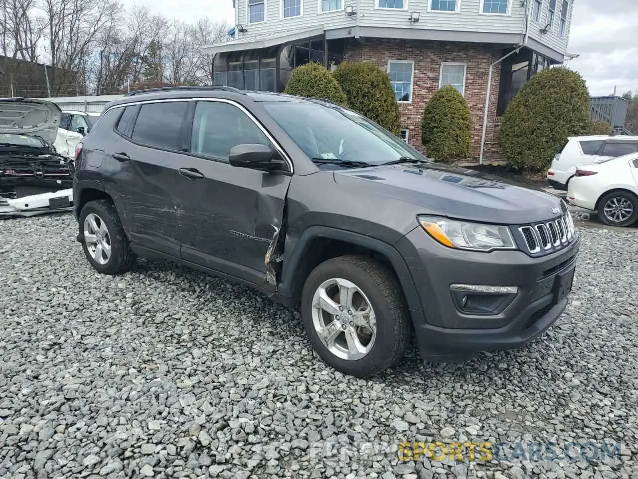 4 Photograph of a damaged car 3C4NJDBBXMT540201 JEEP COMPASS 2021