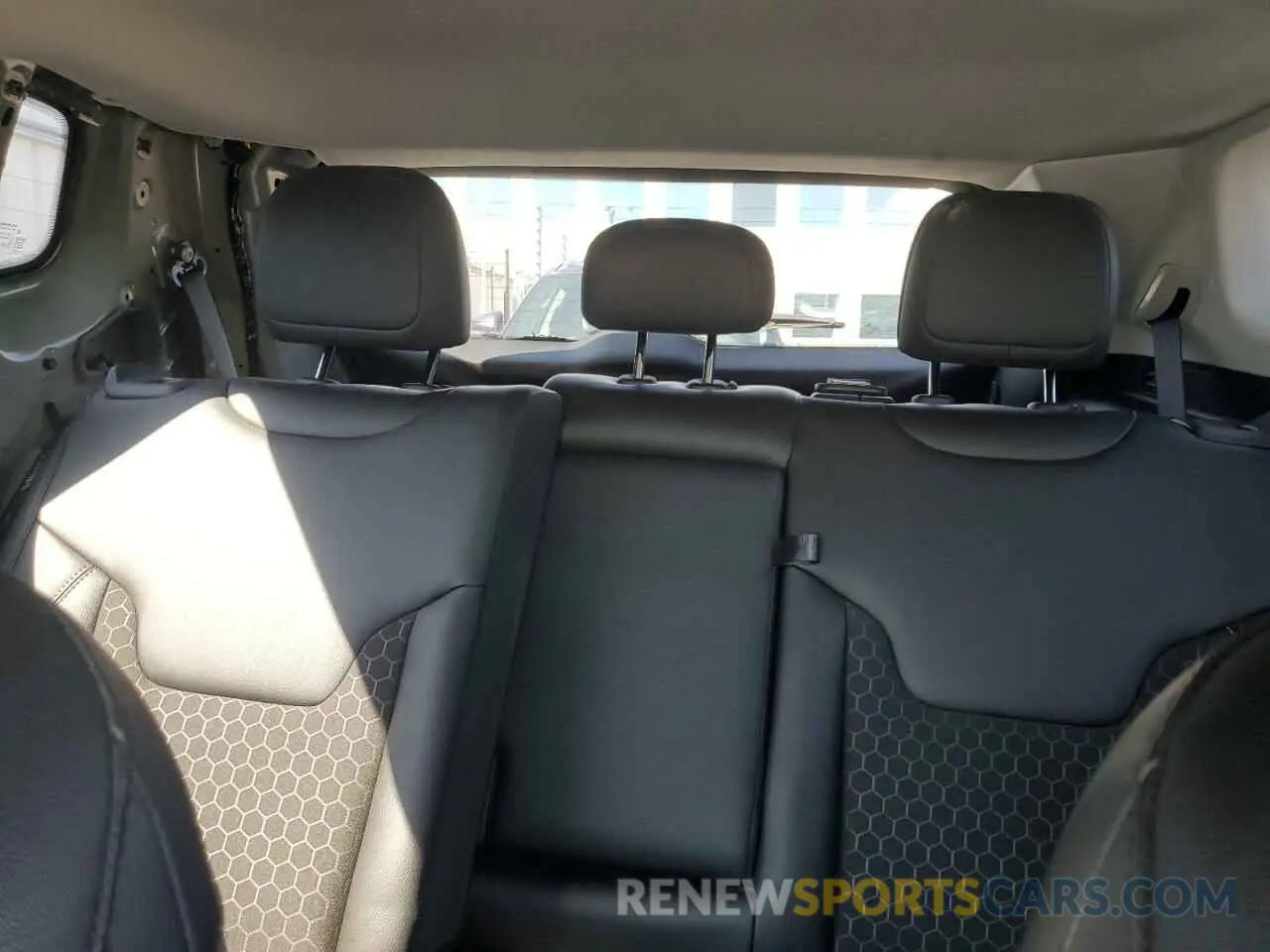 10 Photograph of a damaged car 3C4NJDBBXMT558309 JEEP COMPASS 2021