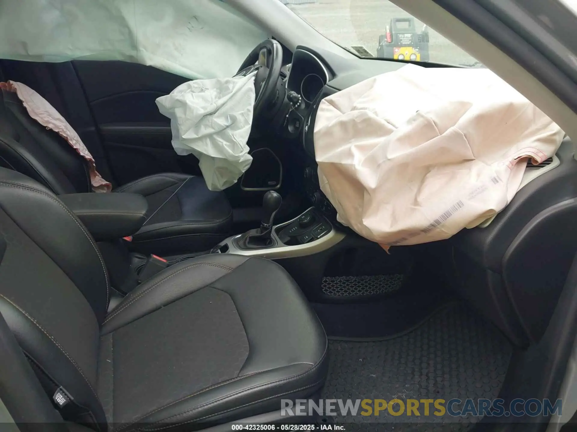 5 Photograph of a damaged car 3C4NJDBBXMT569861 JEEP COMPASS 2021