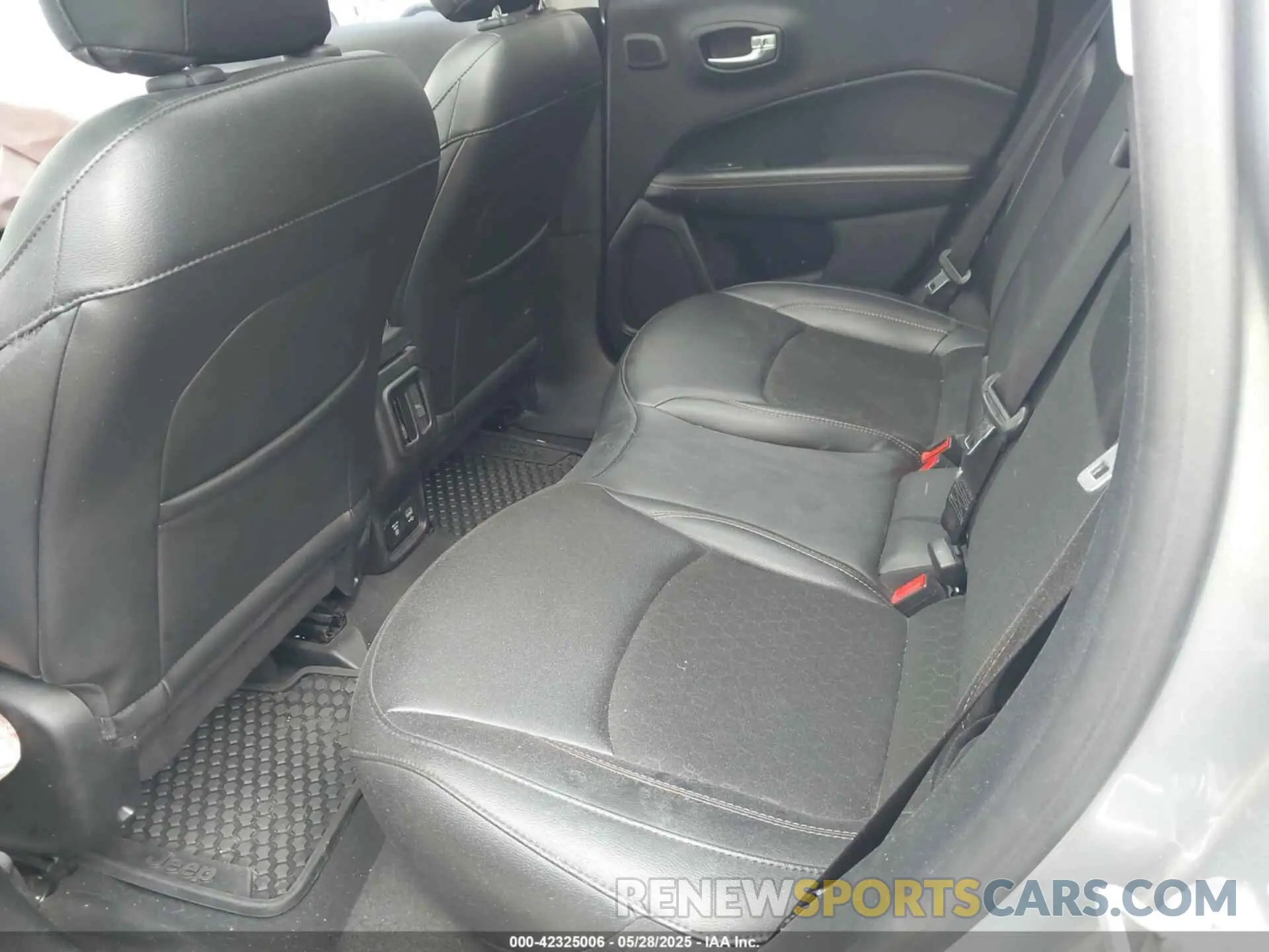 8 Photograph of a damaged car 3C4NJDBBXMT569861 JEEP COMPASS 2021