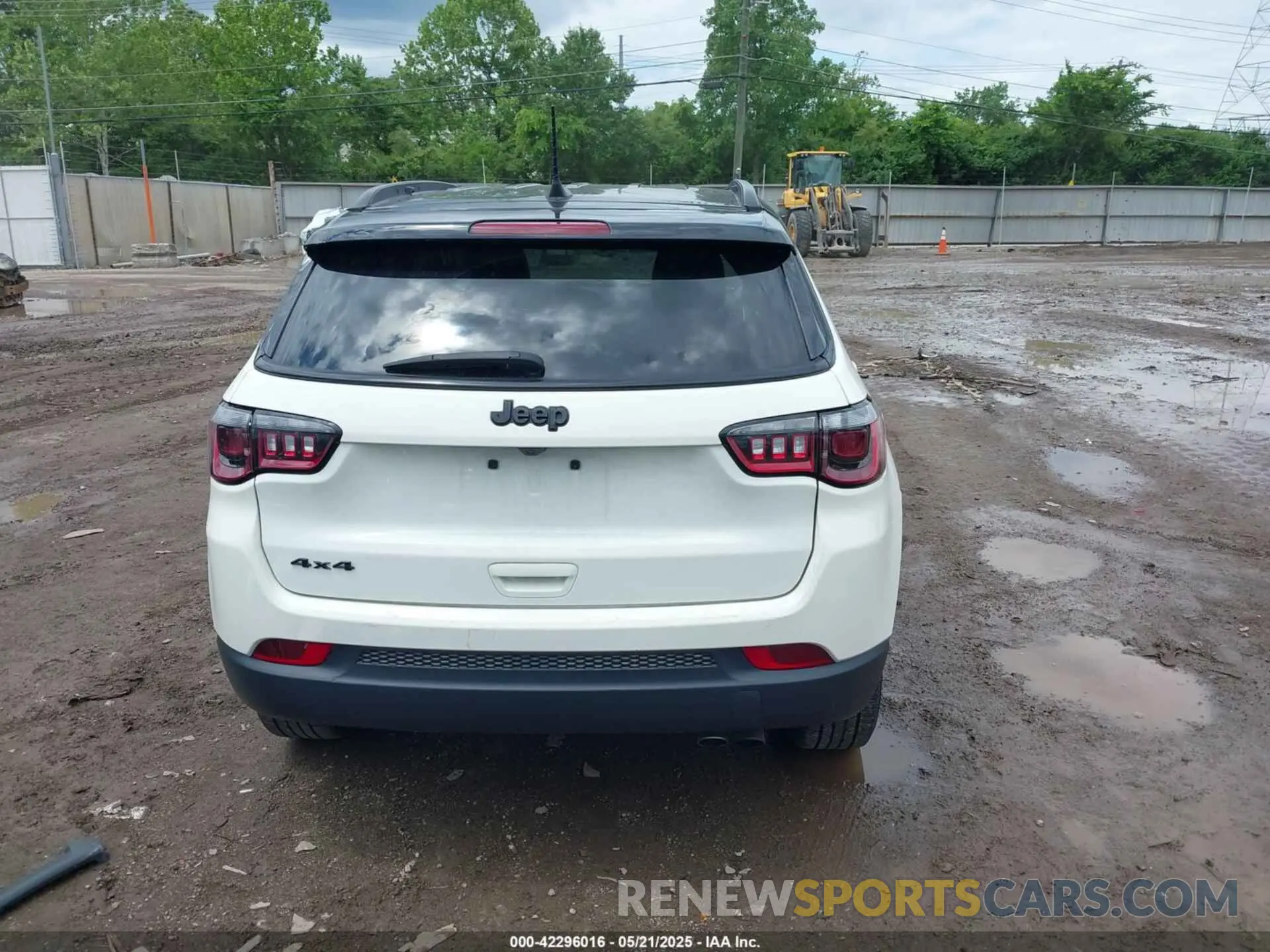 17 Photograph of a damaged car 3C4NJDBBXMT586529 JEEP COMPASS 2021