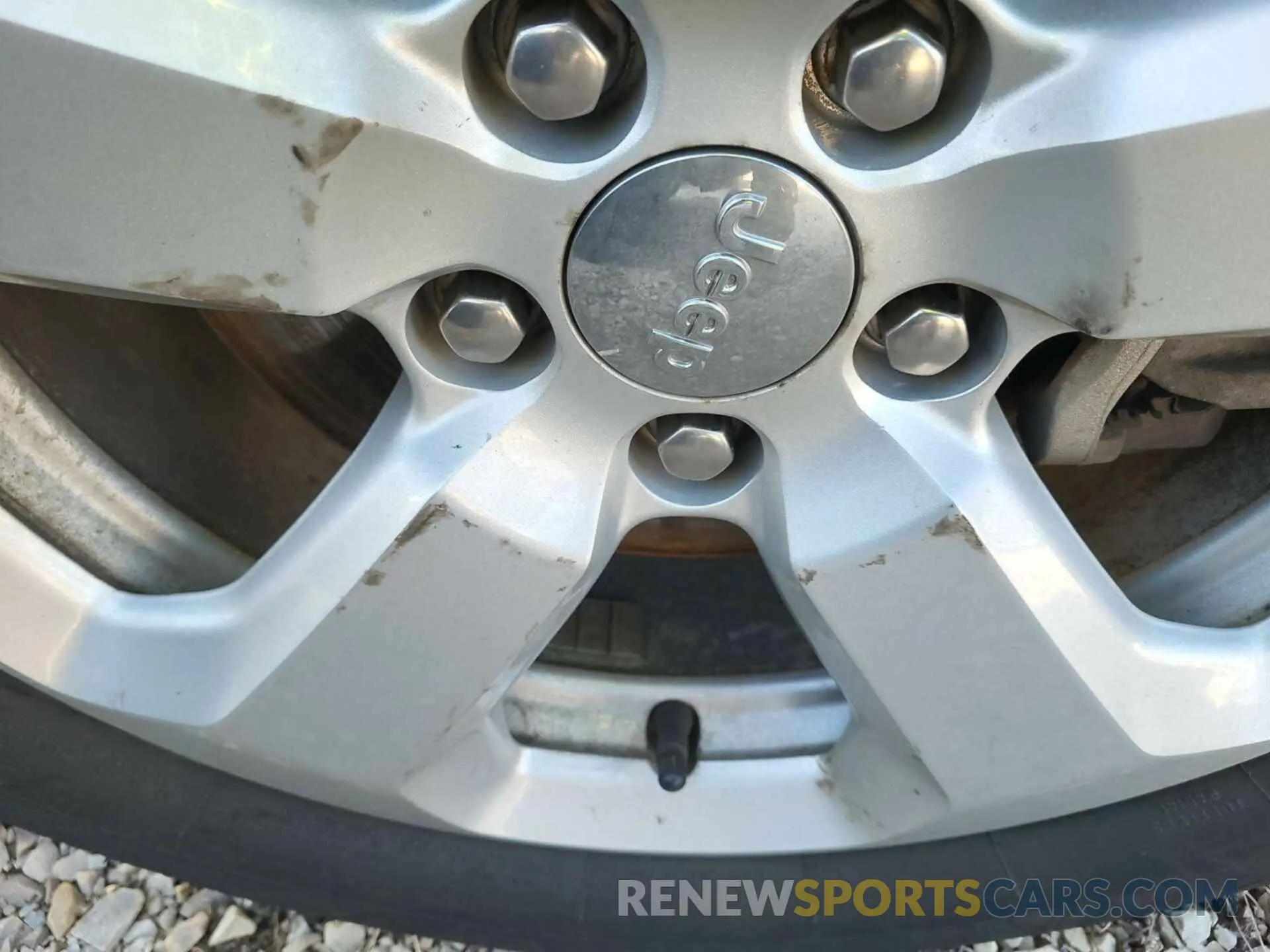 10 Photograph of a damaged car 3C4NJDBBXMT588264 JEEP COMPASS 2021