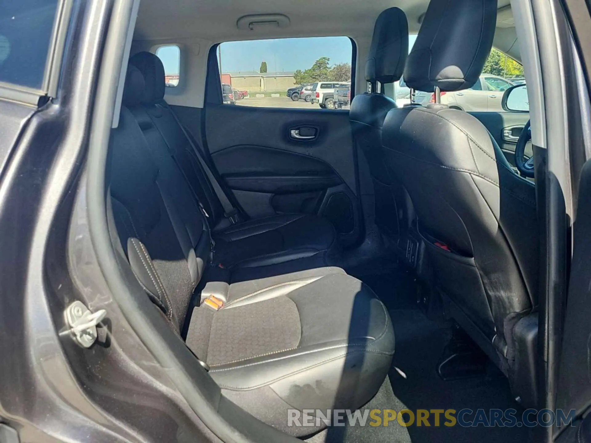 5 Photograph of a damaged car 3C4NJDBBXMT588264 JEEP COMPASS 2021