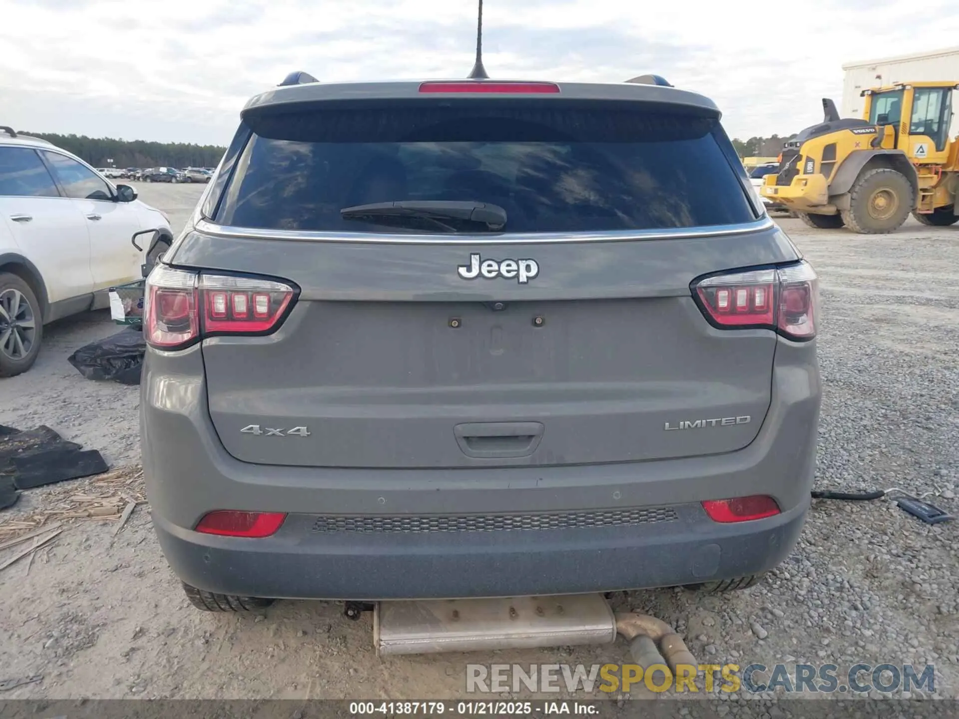 17 Photograph of a damaged car 3C4NJDCB2MT527554 JEEP COMPASS 2021