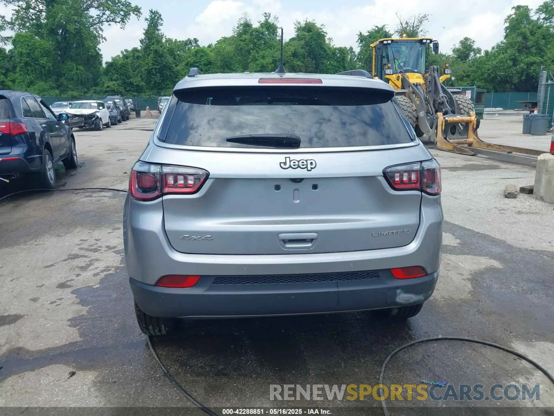 17 Photograph of a damaged car 3C4NJDCB3MT519818 JEEP COMPASS 2021