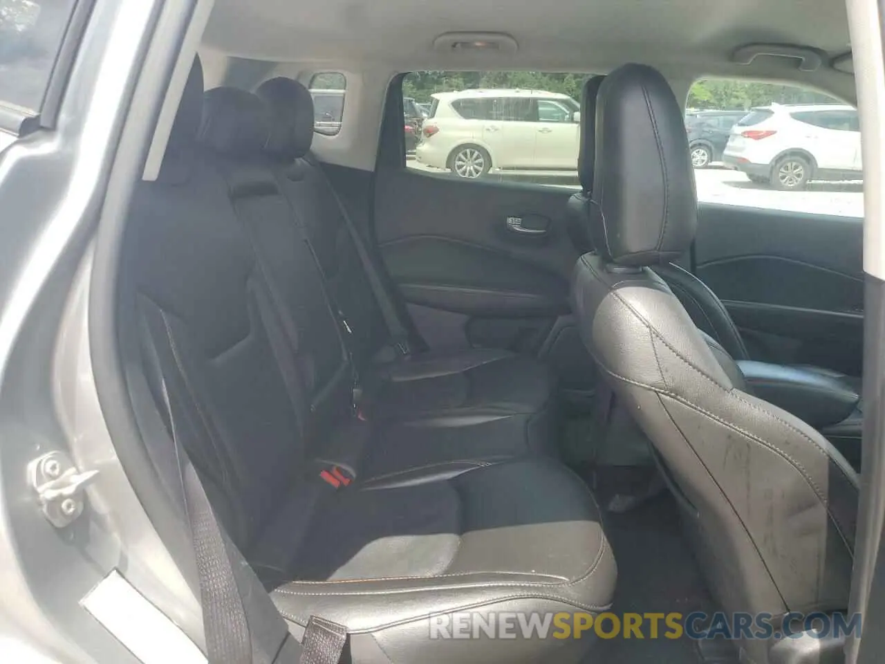 11 Photograph of a damaged car 3C4NJDCB5MT583648 JEEP COMPASS 2021