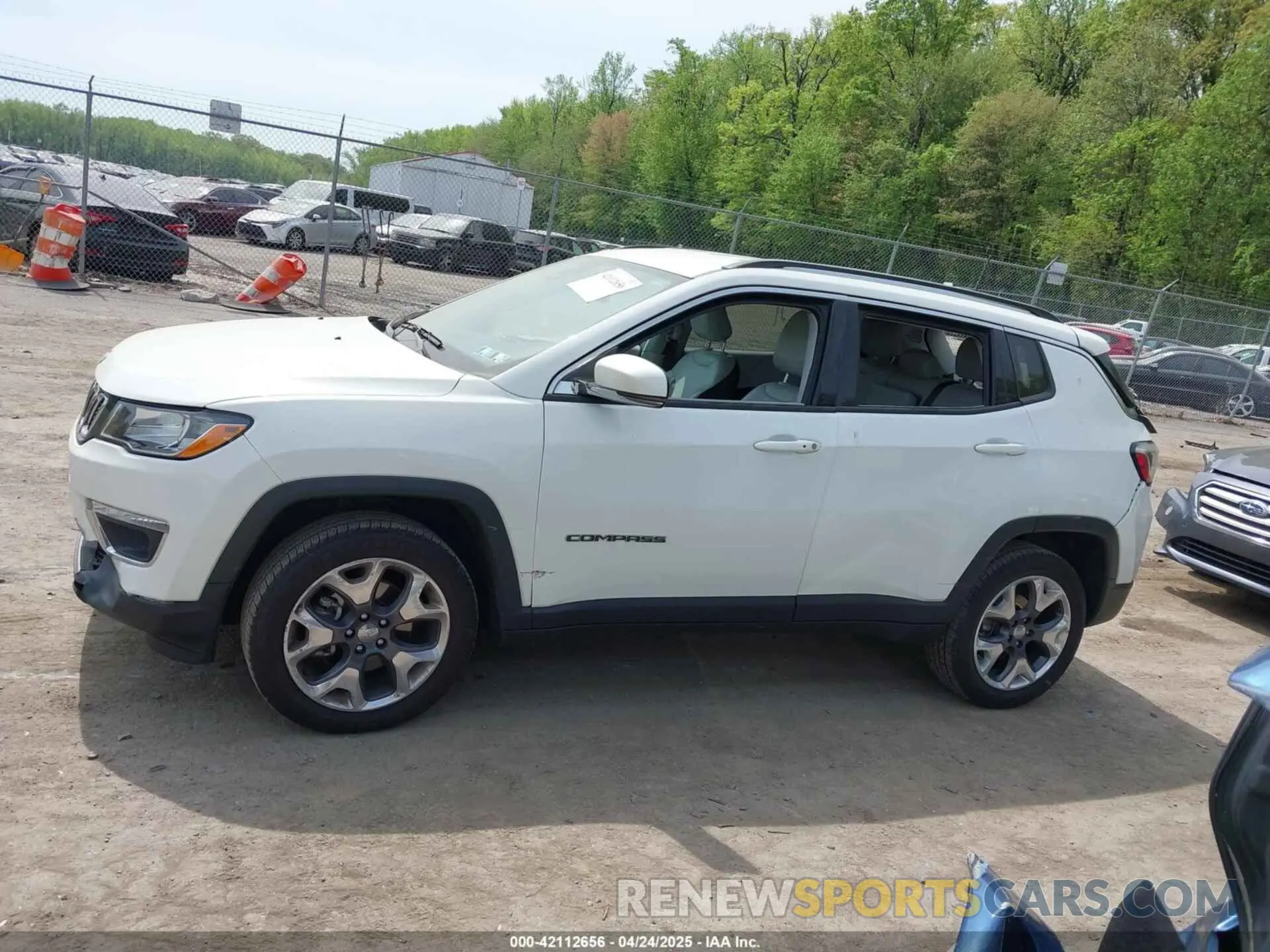 14 Photograph of a damaged car 3C4NJDCB5MT588915 JEEP COMPASS 2021