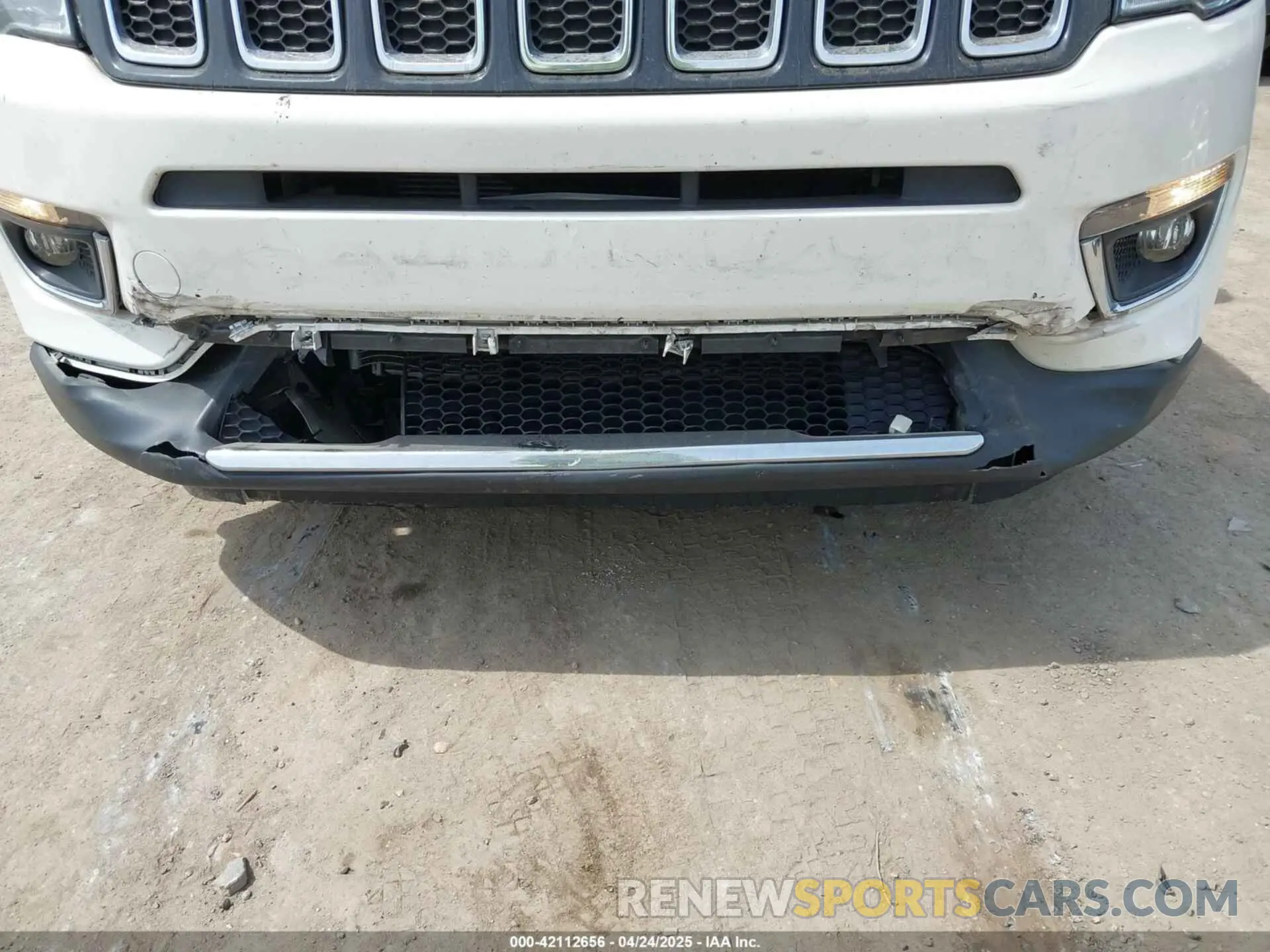 17 Photograph of a damaged car 3C4NJDCB5MT588915 JEEP COMPASS 2021