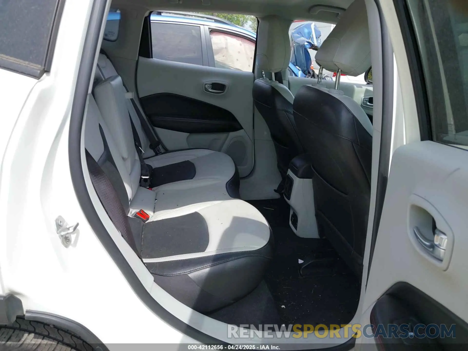8 Photograph of a damaged car 3C4NJDCB5MT588915 JEEP COMPASS 2021