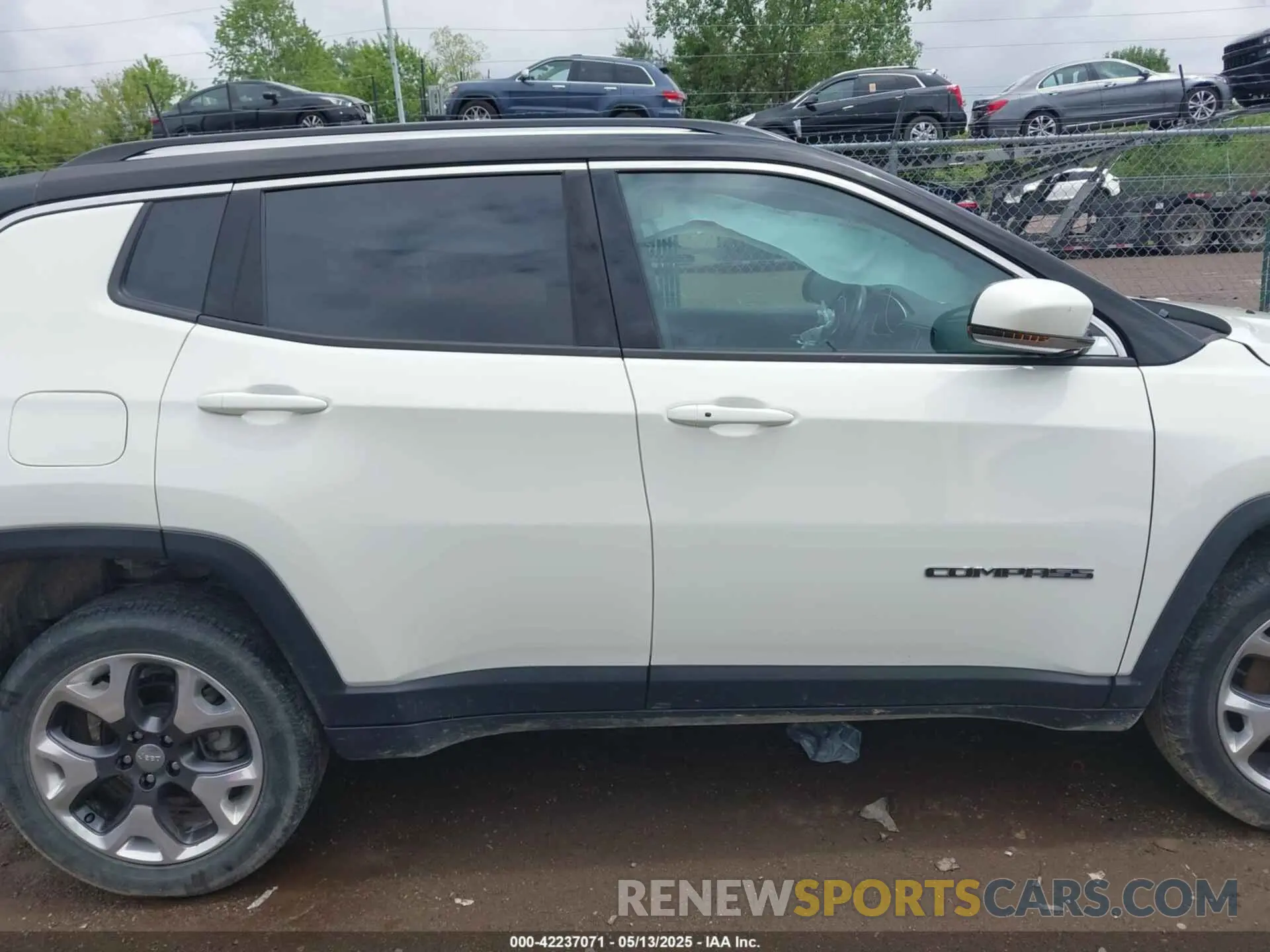 14 Photograph of a damaged car 3C4NJDCB6MT503676 JEEP COMPASS 2021