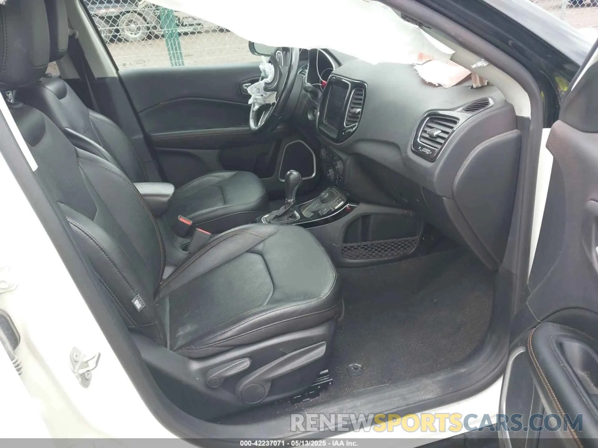 5 Photograph of a damaged car 3C4NJDCB6MT503676 JEEP COMPASS 2021