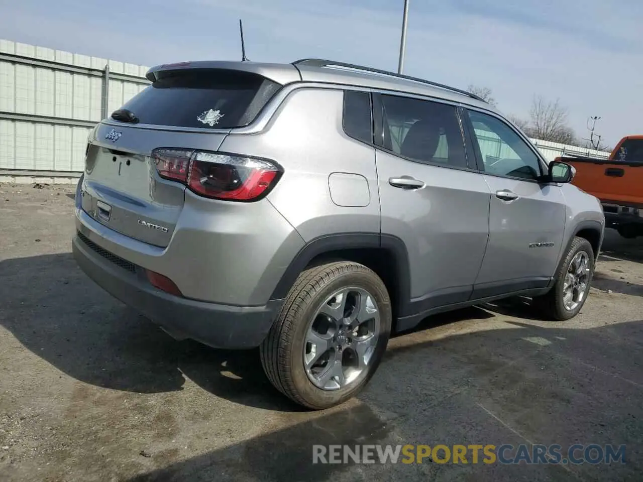 3 Photograph of a damaged car 3C4NJDCB6MT528495 JEEP COMPASS 2021