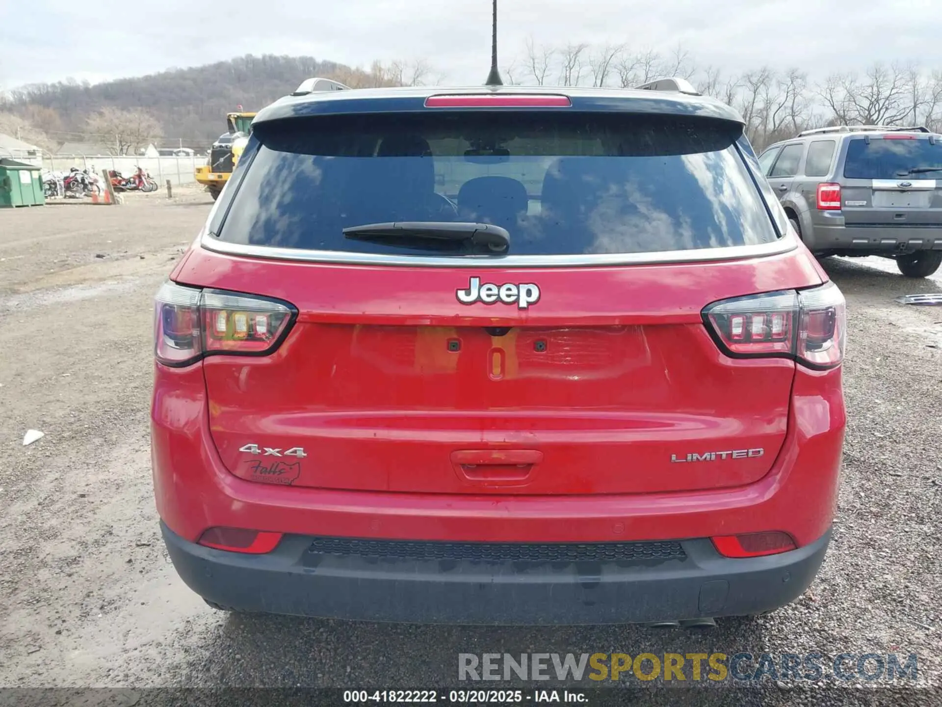 17 Photograph of a damaged car 3C4NJDCB7MT504335 JEEP COMPASS 2021