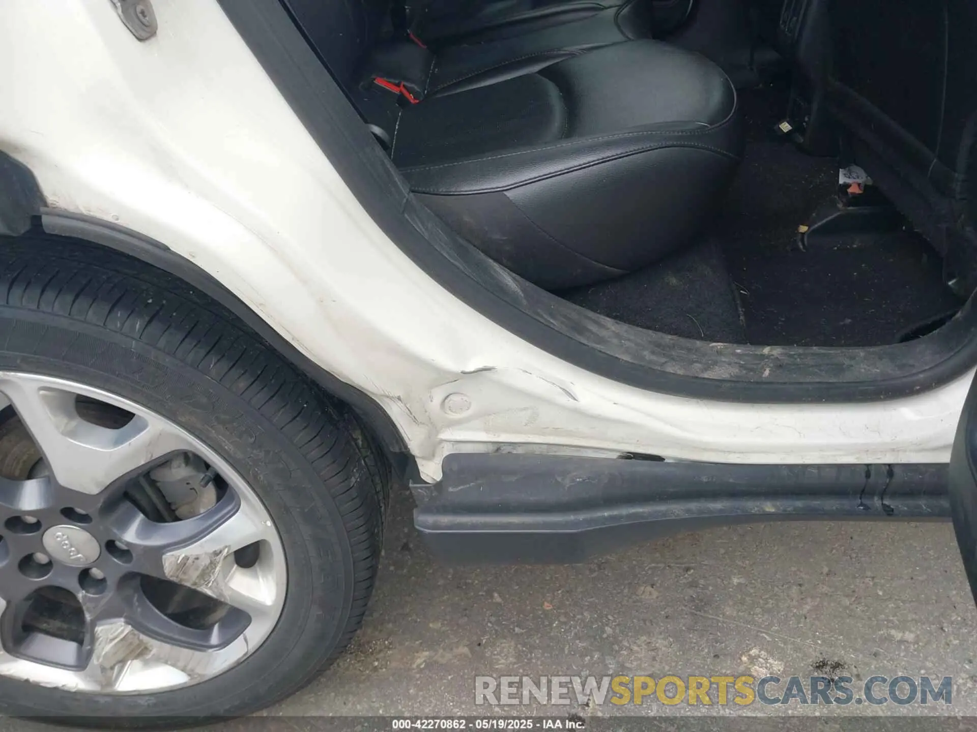 17 Photograph of a damaged car 3C4NJDCB7MT520275 JEEP COMPASS 2021