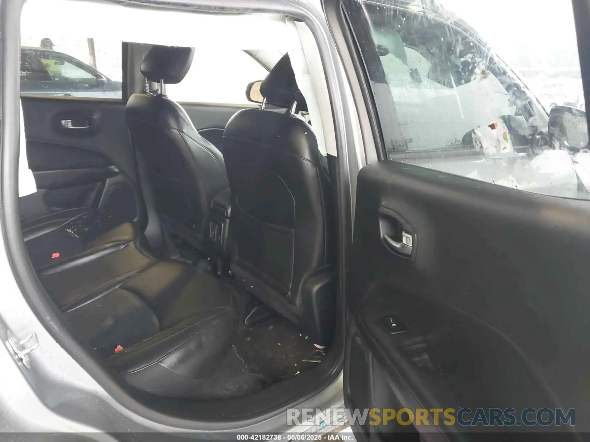 8 Photograph of a damaged car 3C4NJDCB8MT523718 JEEP COMPASS 2021
