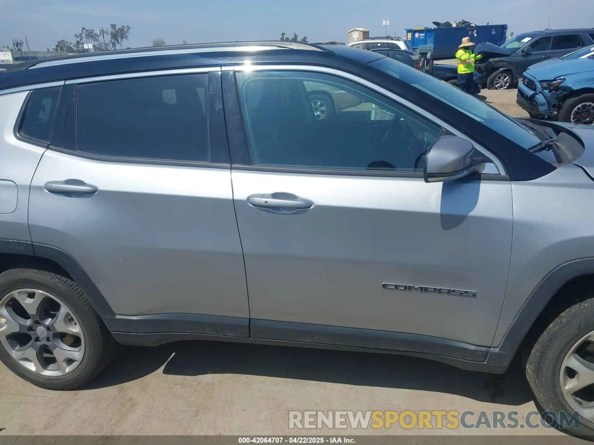 14 Photograph of a damaged car 3C4NJDCB8MT595535 JEEP COMPASS 2021