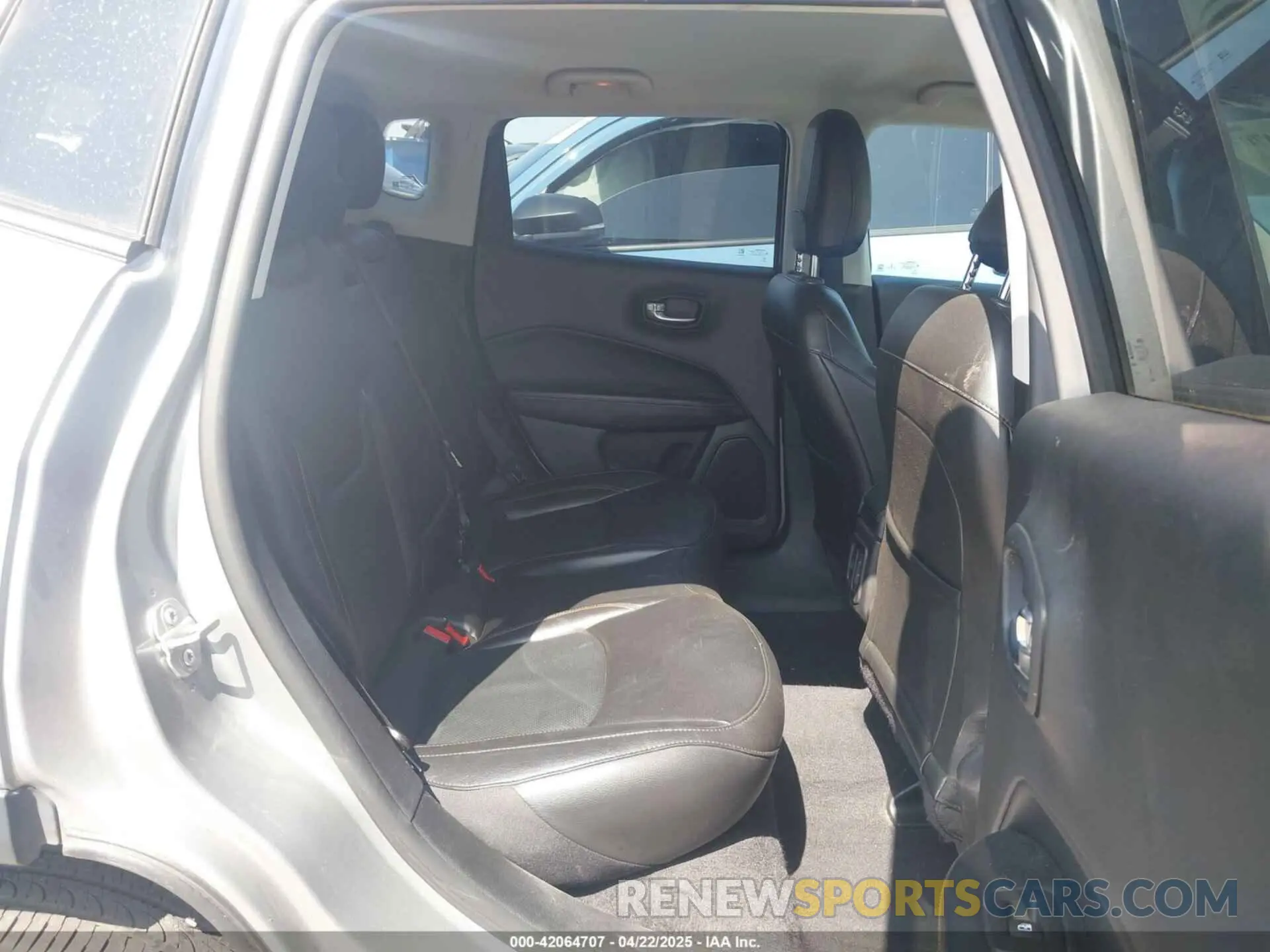 8 Photograph of a damaged car 3C4NJDCB8MT595535 JEEP COMPASS 2021