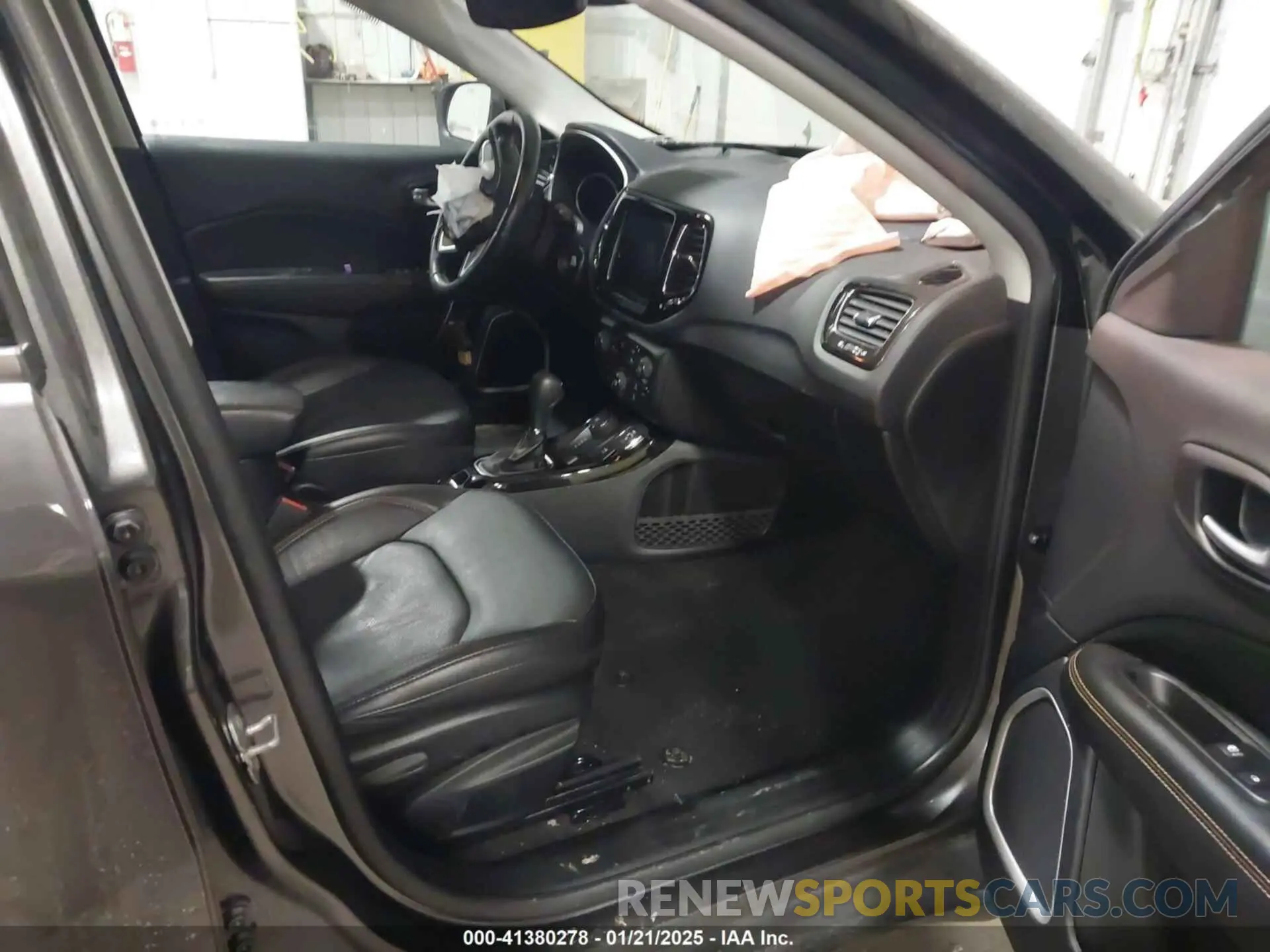 5 Photograph of a damaged car 3C4NJDCB9MT543766 JEEP COMPASS 2021