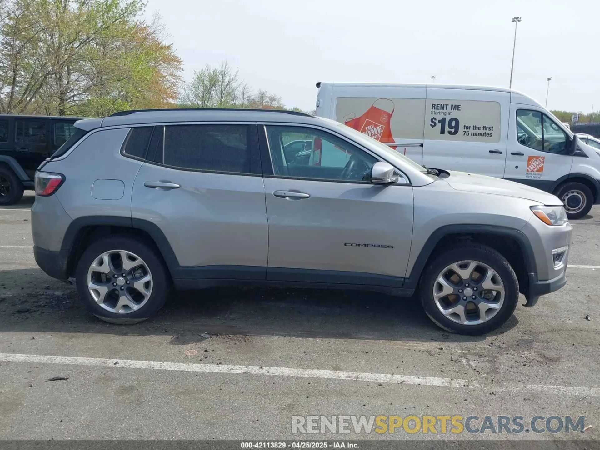 13 Photograph of a damaged car 3C4NJDCBXMT528015 JEEP COMPASS 2021