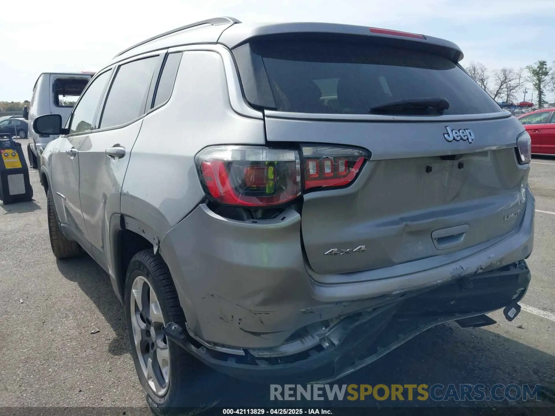 17 Photograph of a damaged car 3C4NJDCBXMT528015 JEEP COMPASS 2021