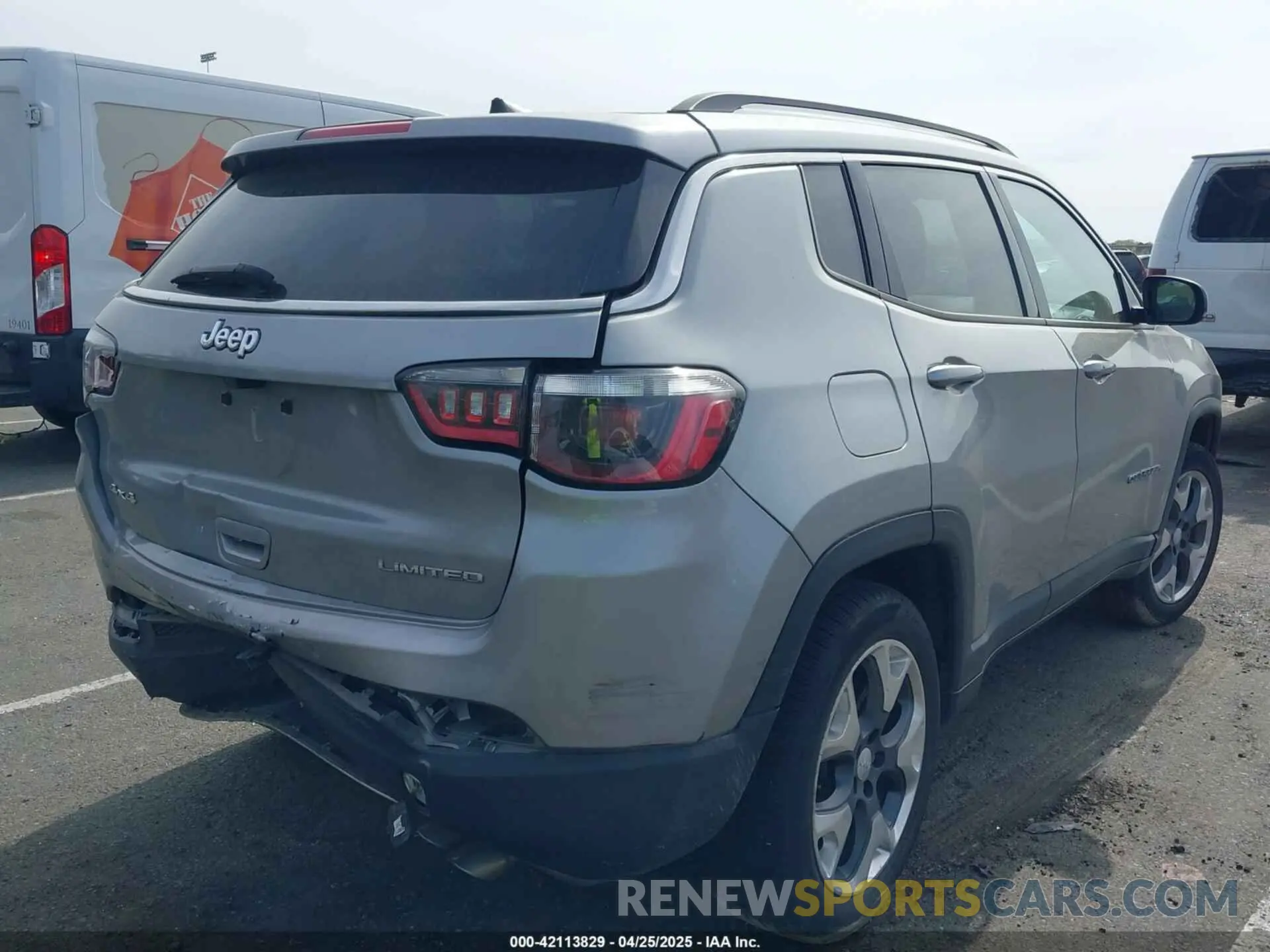 4 Photograph of a damaged car 3C4NJDCBXMT528015 JEEP COMPASS 2021