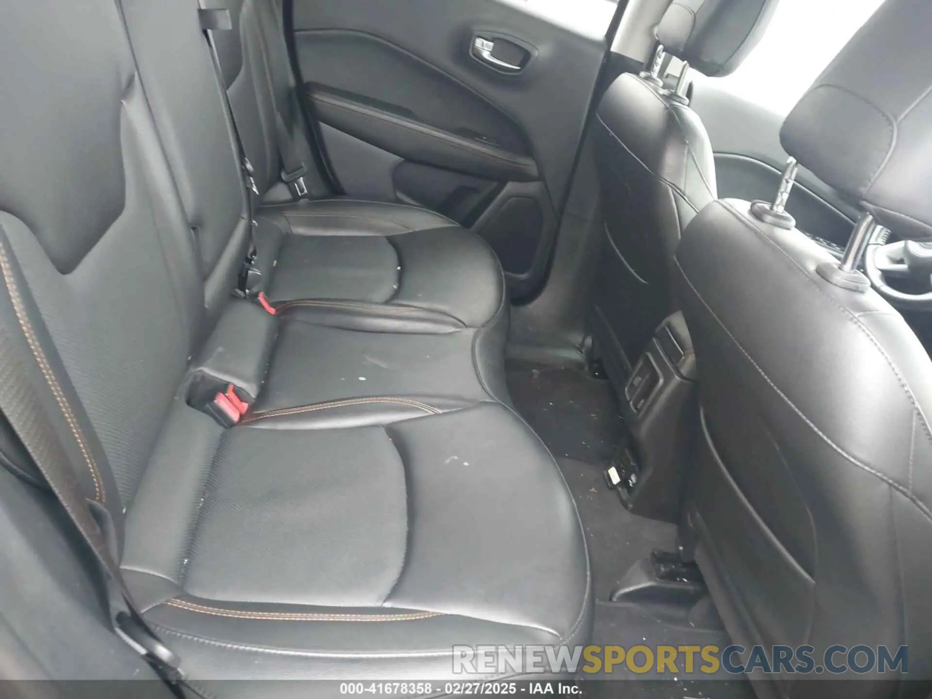 8 Photograph of a damaged car 3C4NJDCBXMT533649 JEEP COMPASS 2021