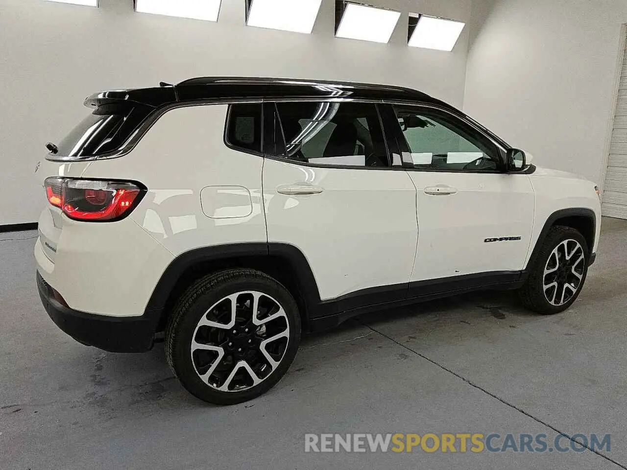 3 Photograph of a damaged car 3C4NJDCBXMT596427 JEEP COMPASS 2021