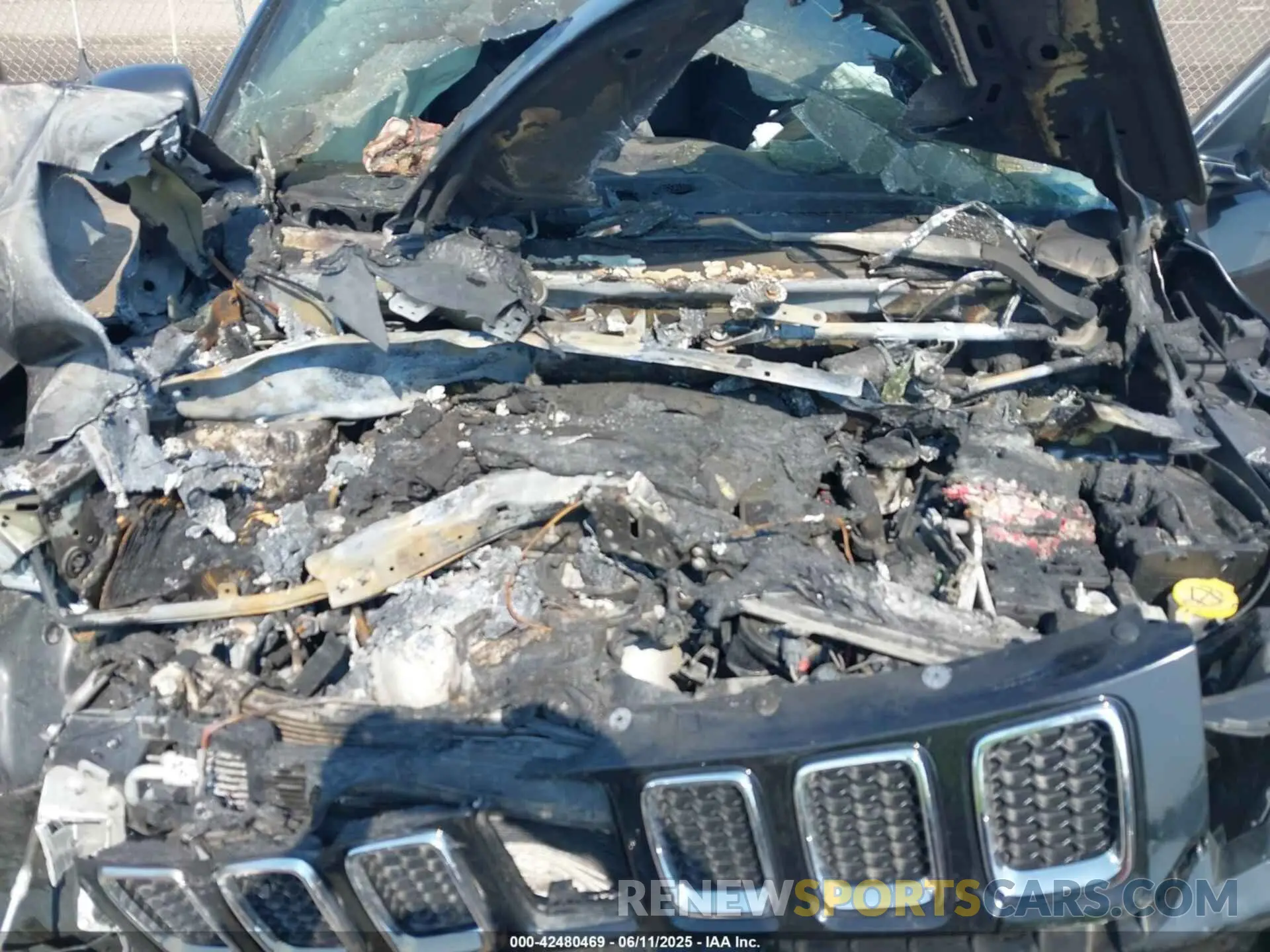 10 Photograph of a damaged car 3C4NJDCBXMT599652 JEEP COMPASS 2021