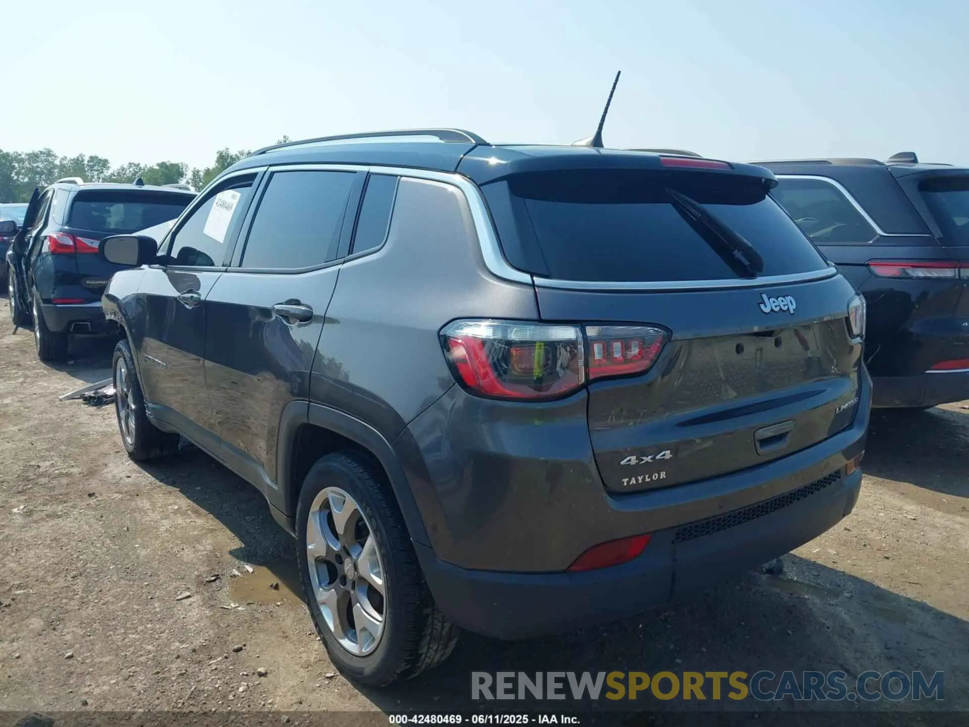 3 Photograph of a damaged car 3C4NJDCBXMT599652 JEEP COMPASS 2021