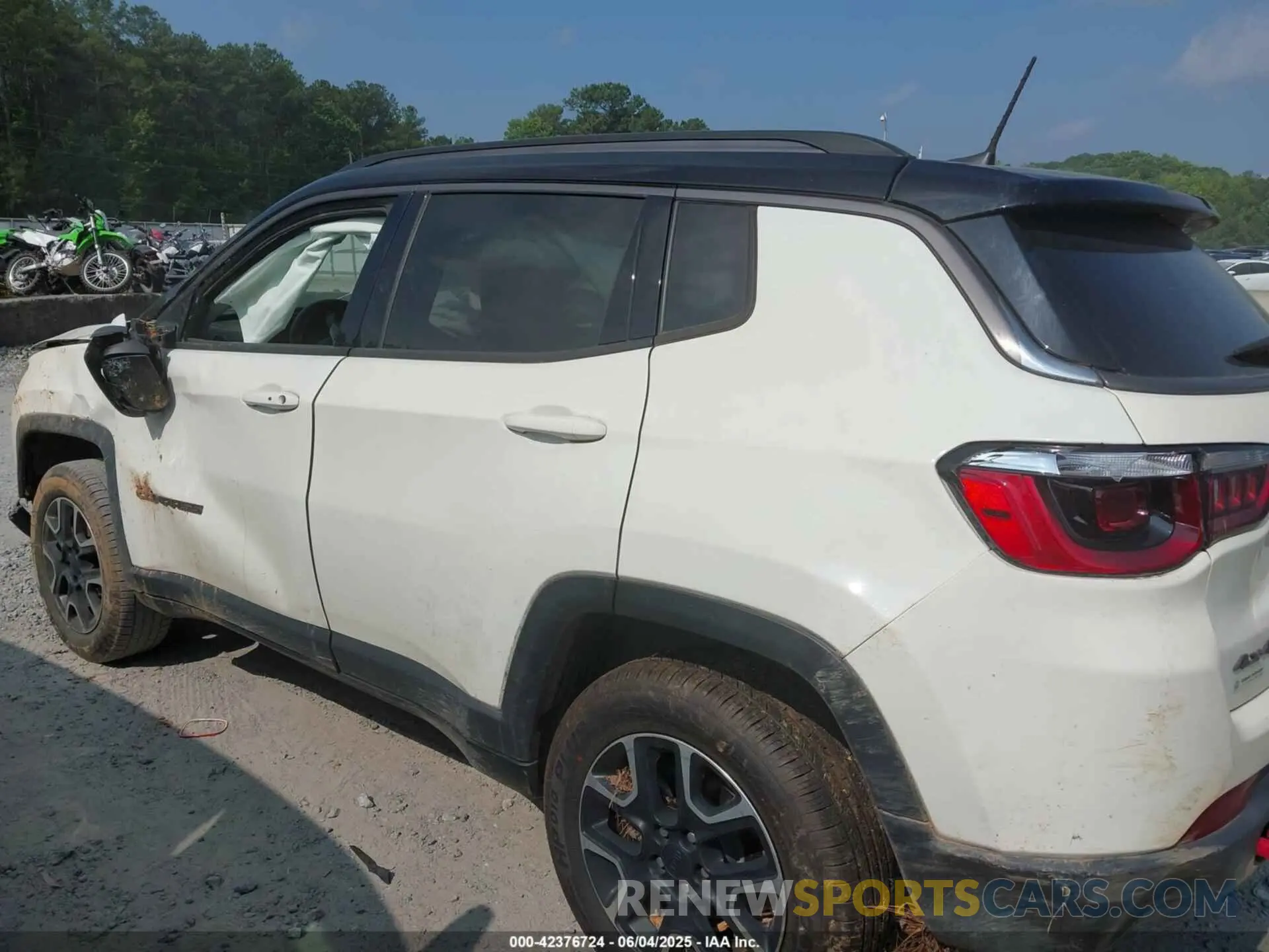 14 Photograph of a damaged car 3C4NJDDB0MT512050 JEEP COMPASS 2021