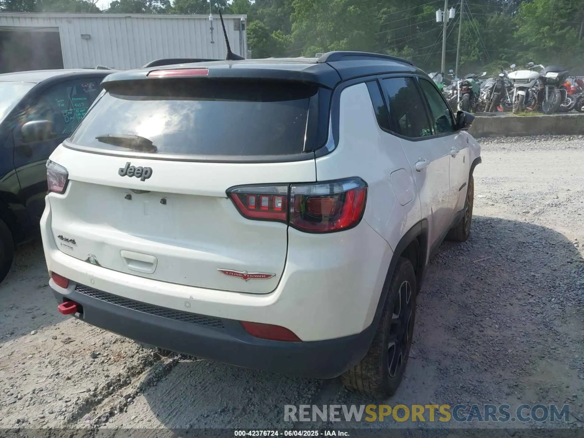 4 Photograph of a damaged car 3C4NJDDB0MT512050 JEEP COMPASS 2021