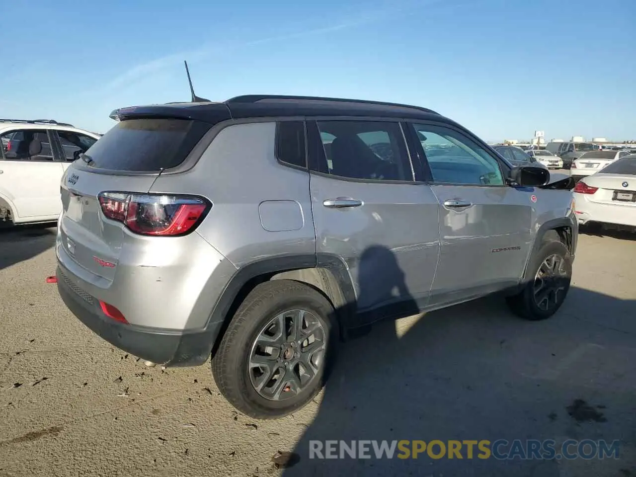 3 Photograph of a damaged car 3C4NJDDB0MT571759 JEEP COMPASS 2021