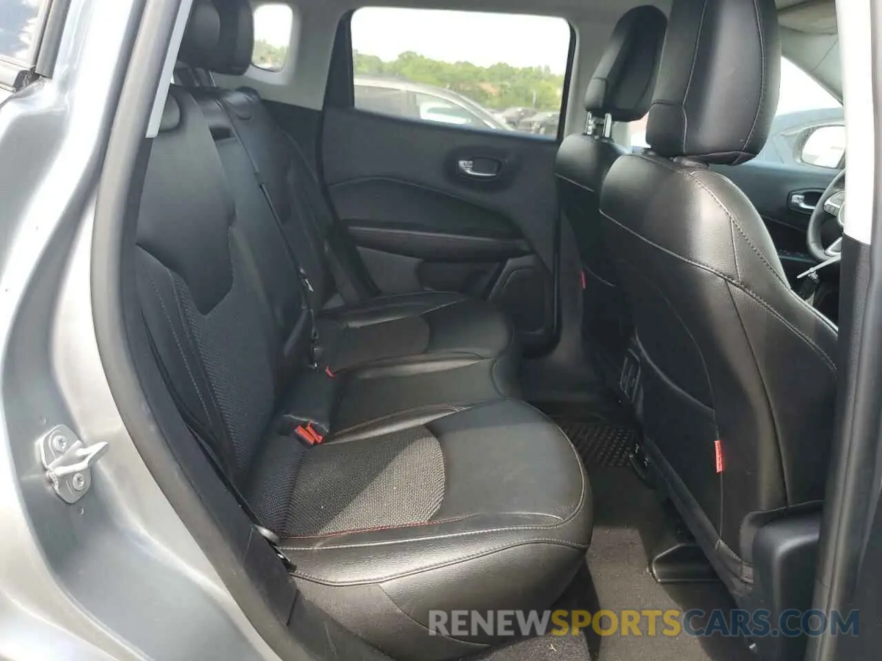 10 Photograph of a damaged car 3C4NJDDB1MT529228 JEEP COMPASS 2021