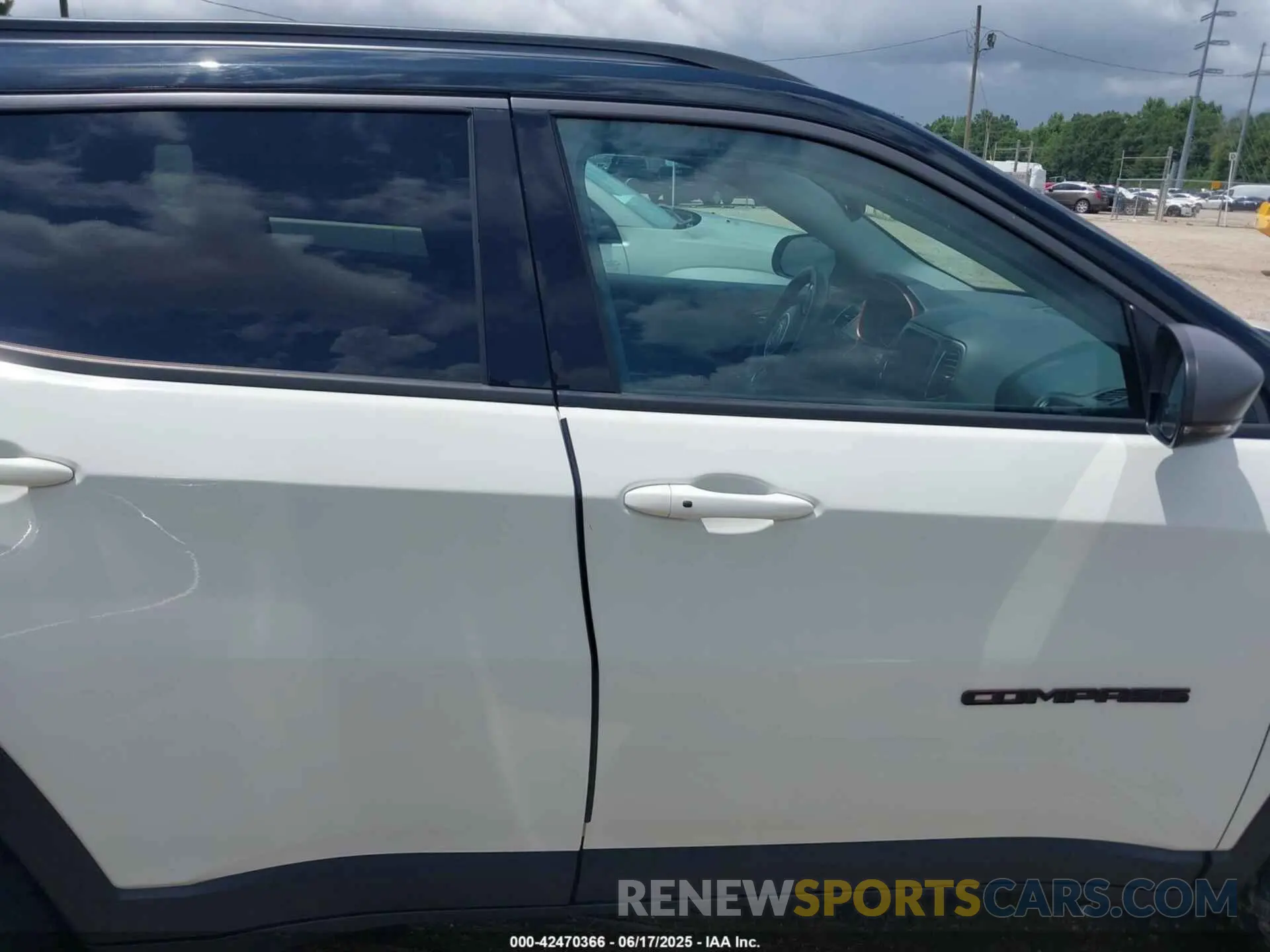 13 Photograph of a damaged car 3C4NJDDB1MT571866 JEEP COMPASS 2021