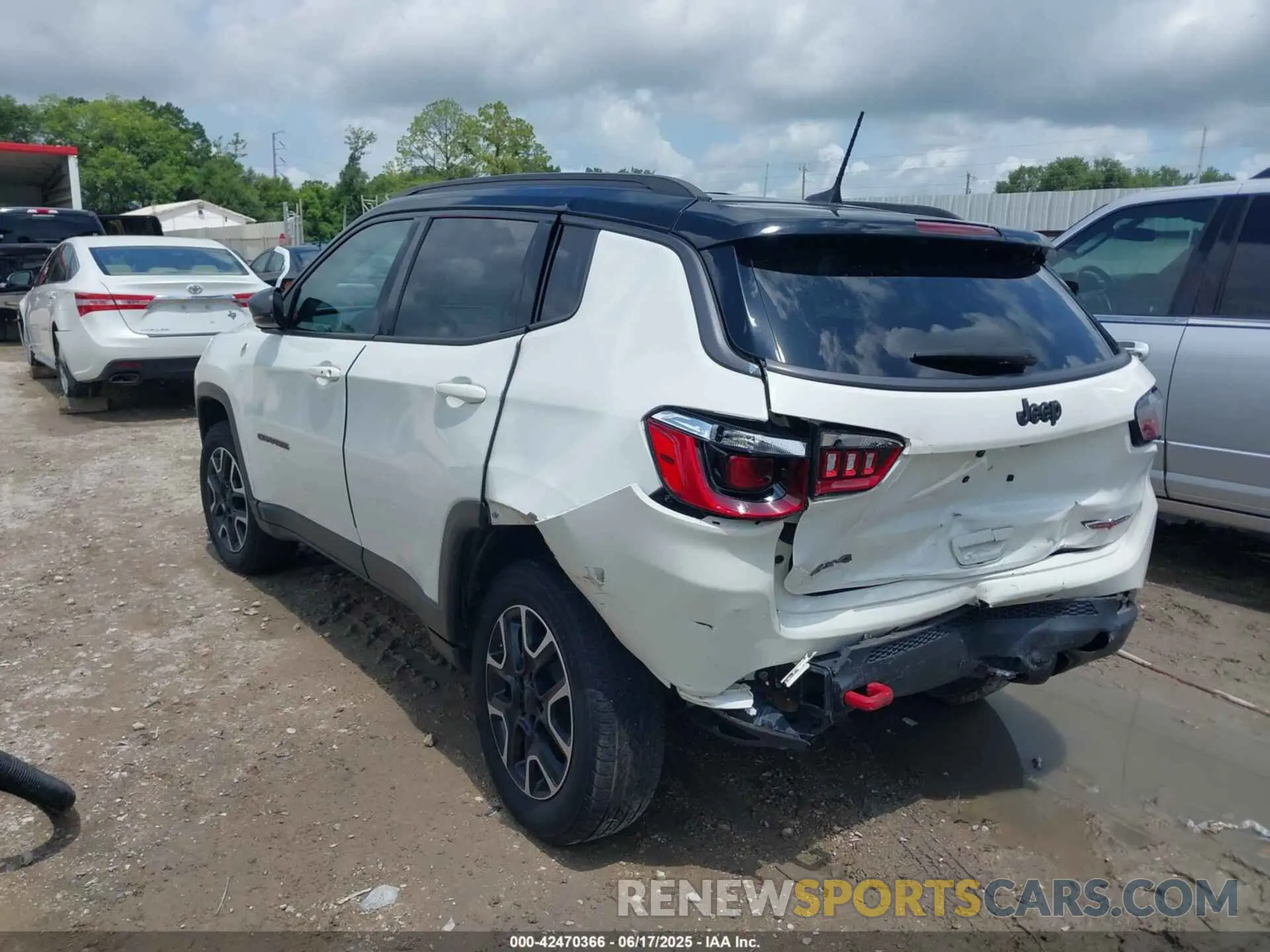 3 Photograph of a damaged car 3C4NJDDB1MT571866 JEEP COMPASS 2021