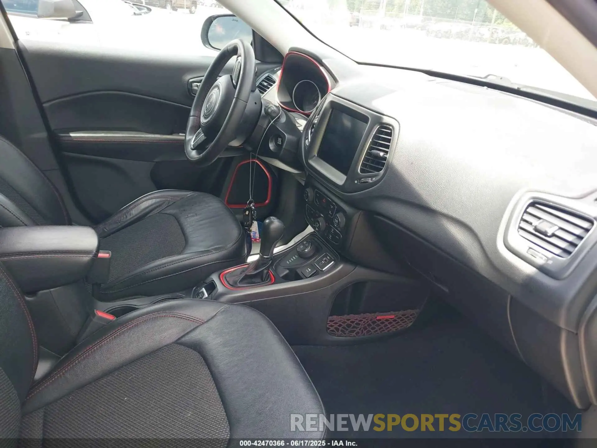 5 Photograph of a damaged car 3C4NJDDB1MT571866 JEEP COMPASS 2021
