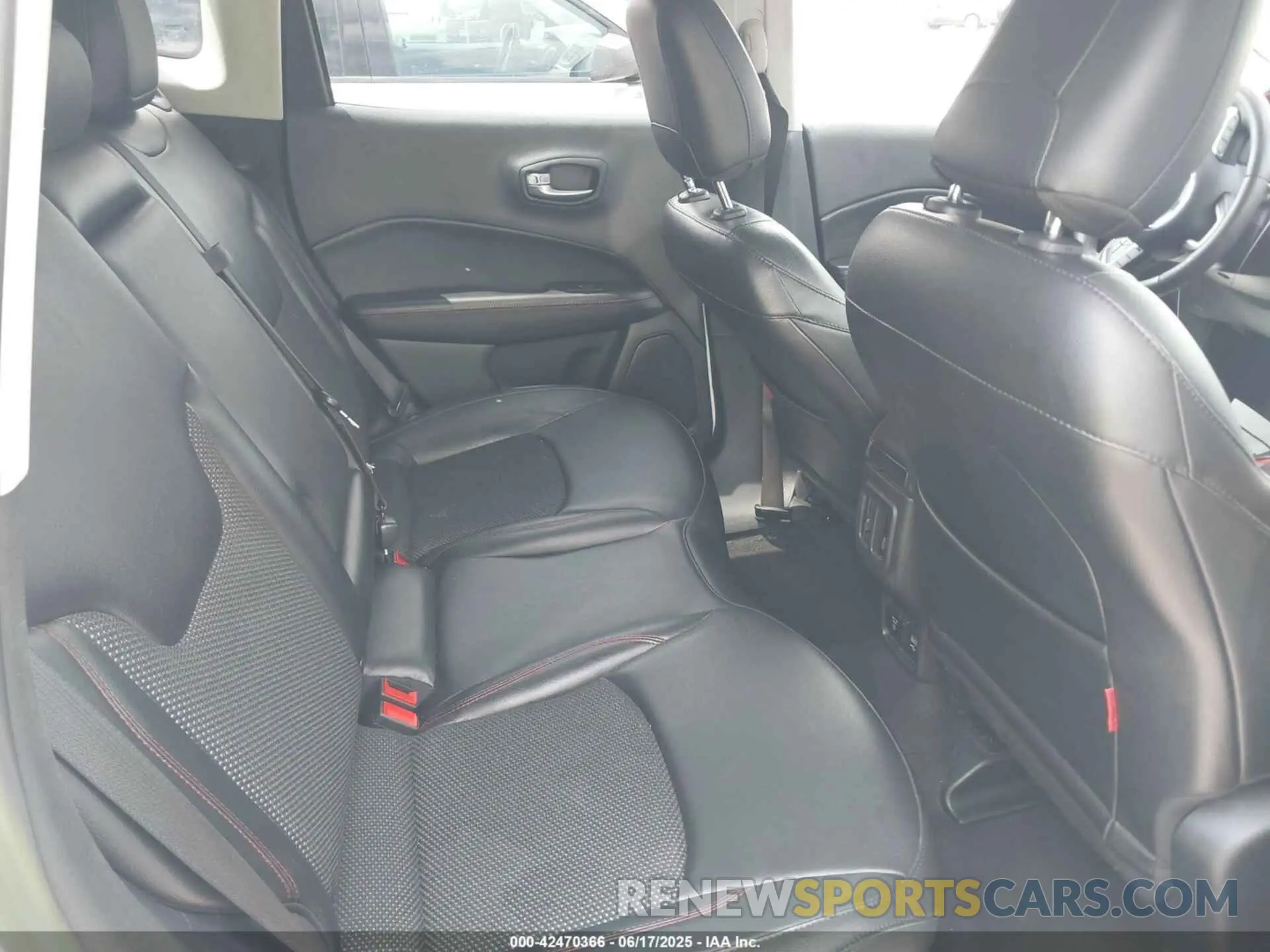 8 Photograph of a damaged car 3C4NJDDB1MT571866 JEEP COMPASS 2021