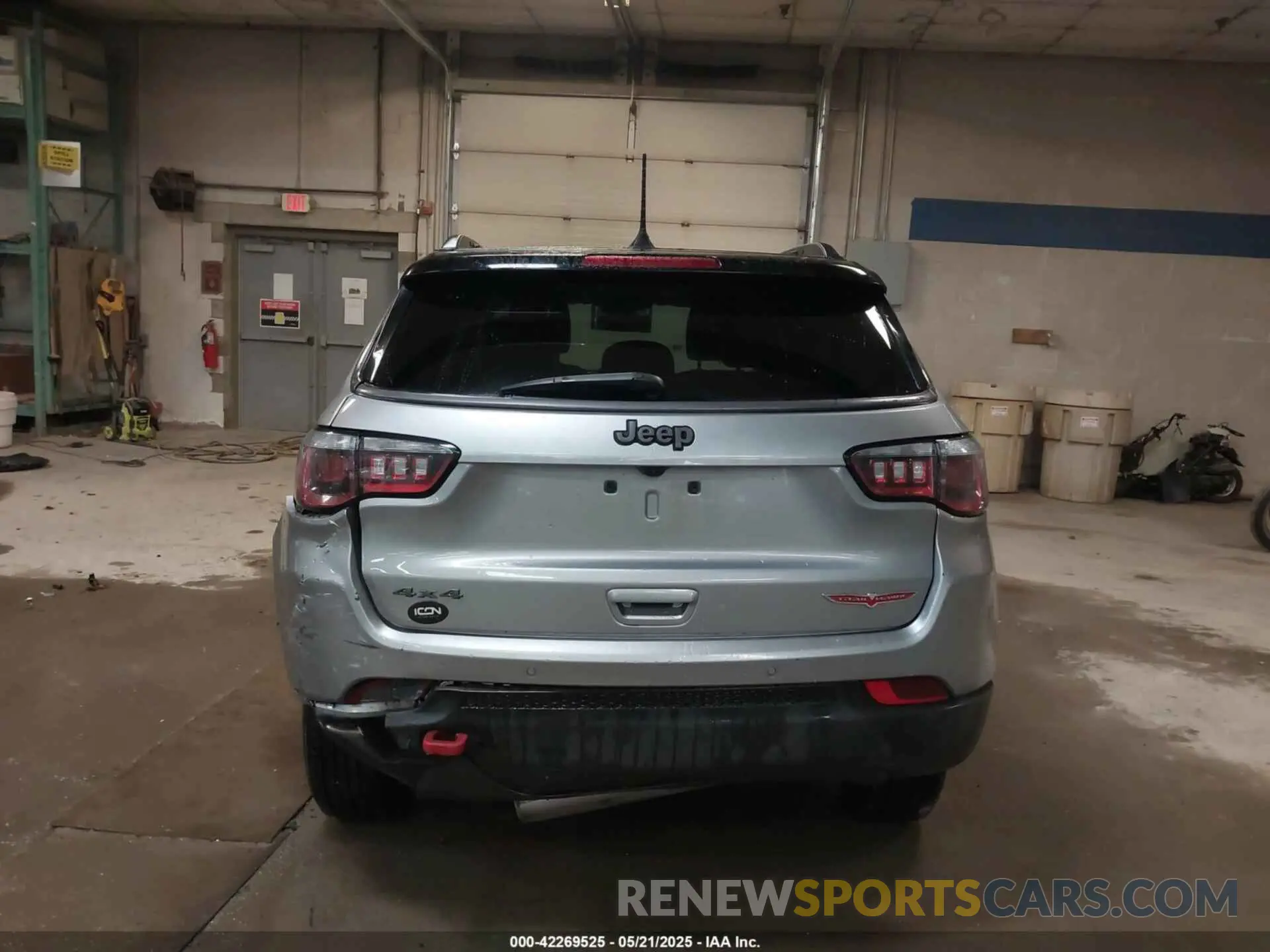 16 Photograph of a damaged car 3C4NJDDB3MT587034 JEEP COMPASS 2021