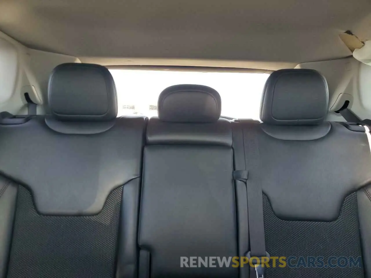 10 Photograph of a damaged car 3C4NJDDB5MT520144 JEEP COMPASS 2021
