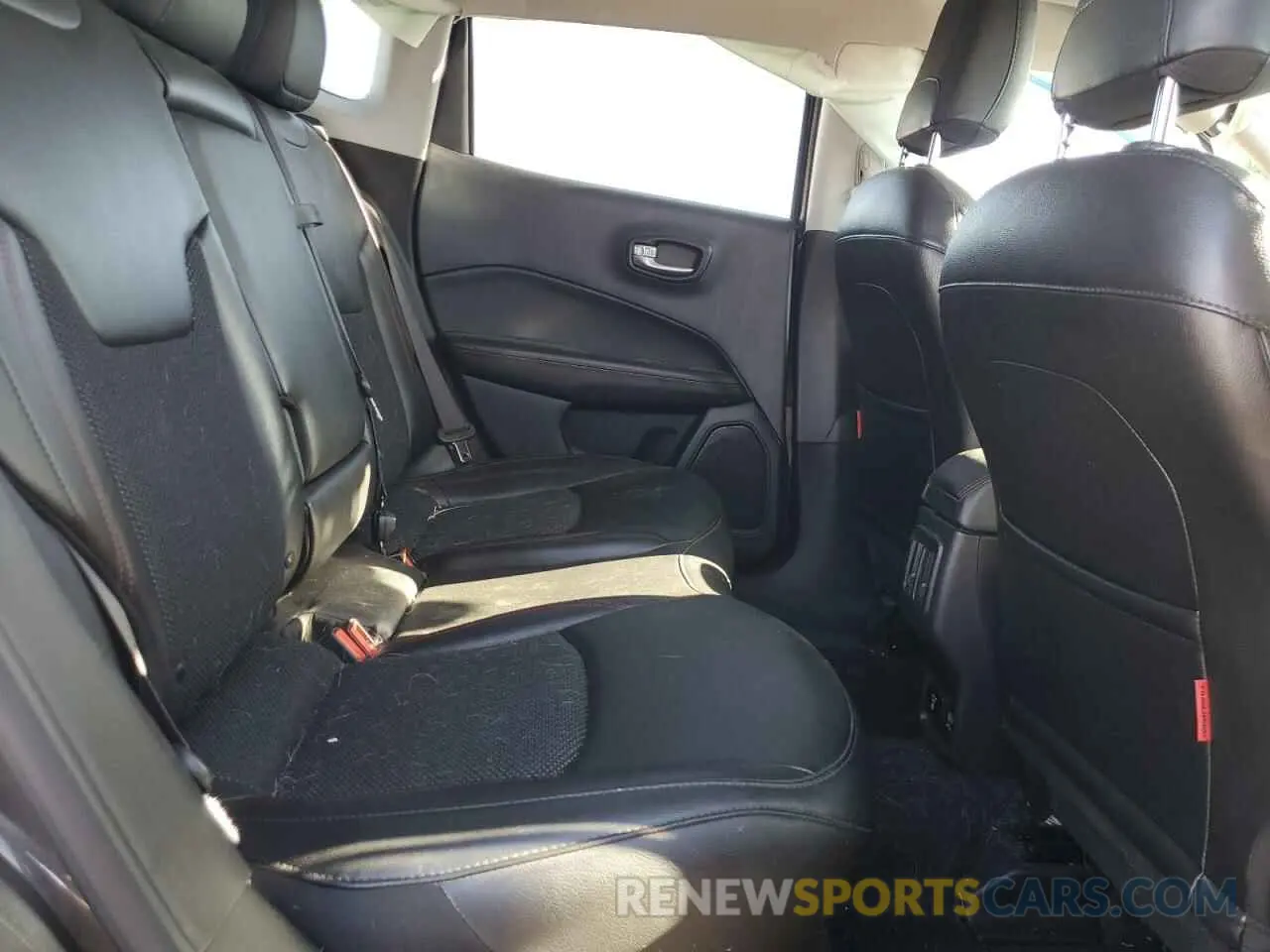 11 Photograph of a damaged car 3C4NJDDB5MT520144 JEEP COMPASS 2021
