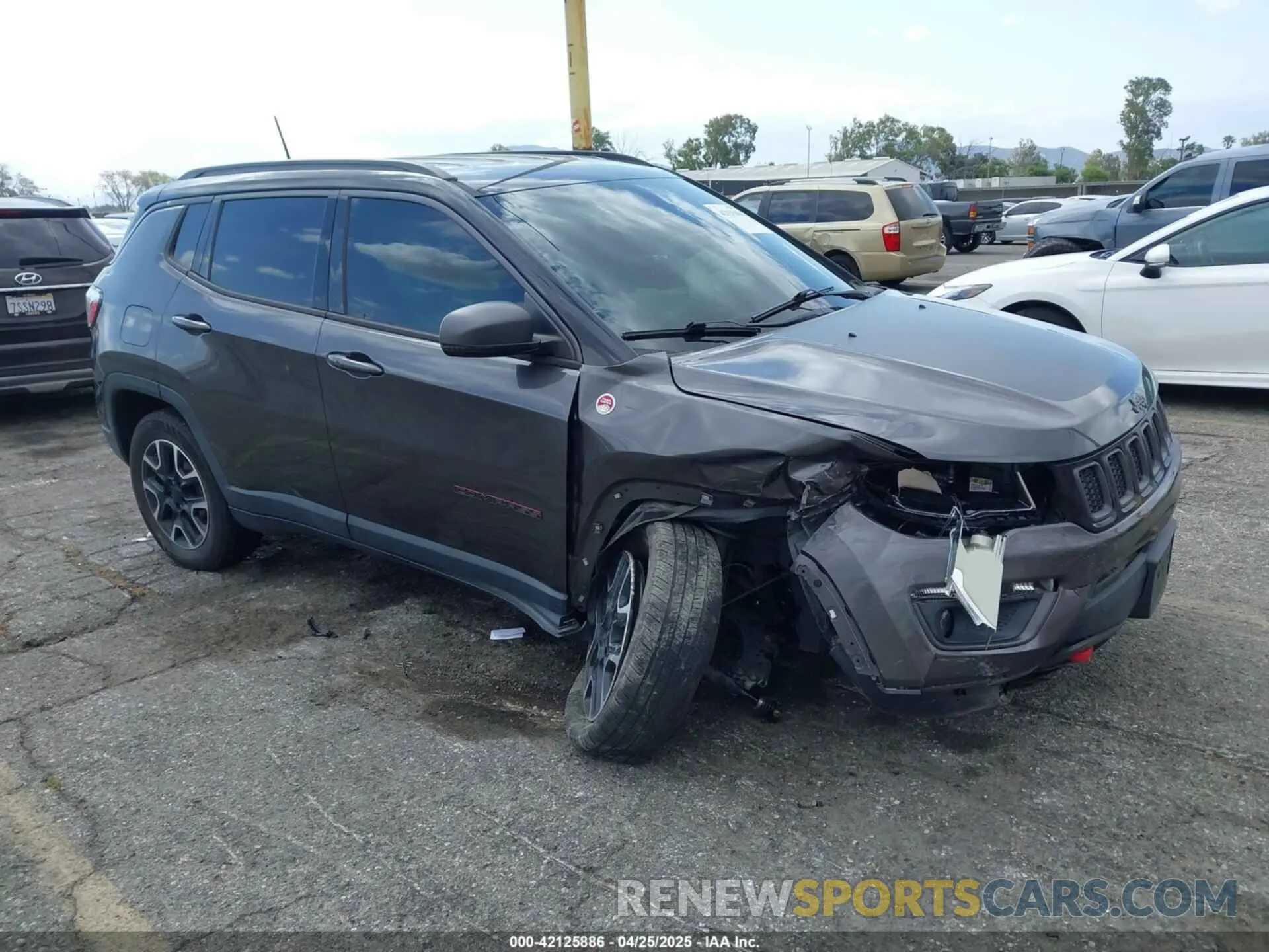 1 Photograph of a damaged car 3C4NJDDB6MT561074 JEEP COMPASS 2021