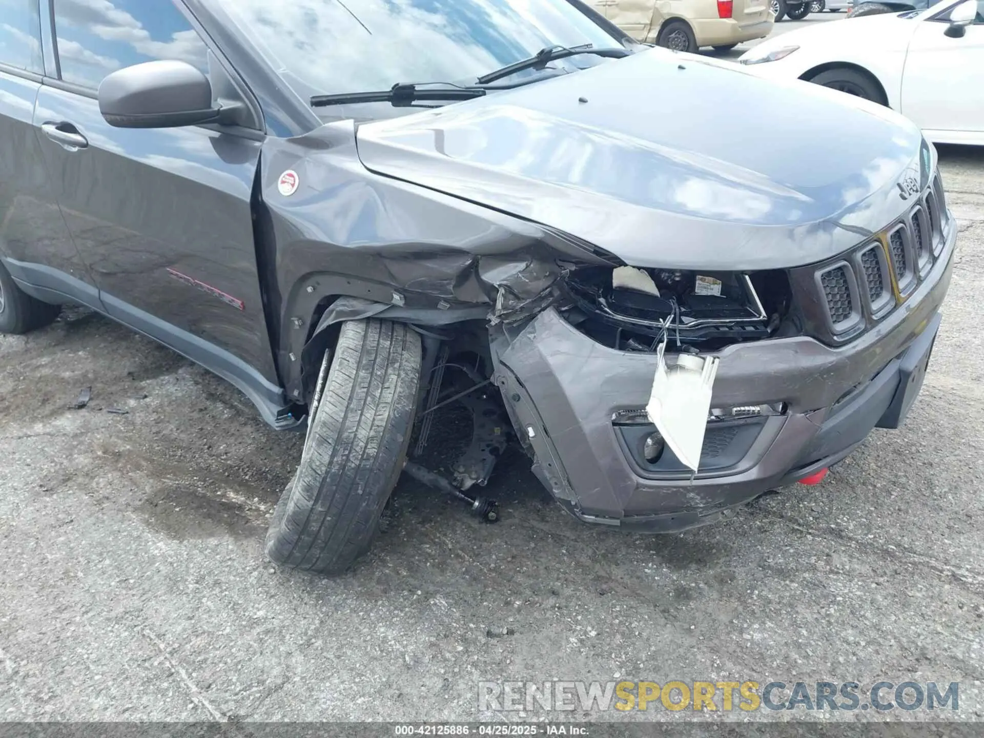 18 Photograph of a damaged car 3C4NJDDB6MT561074 JEEP COMPASS 2021