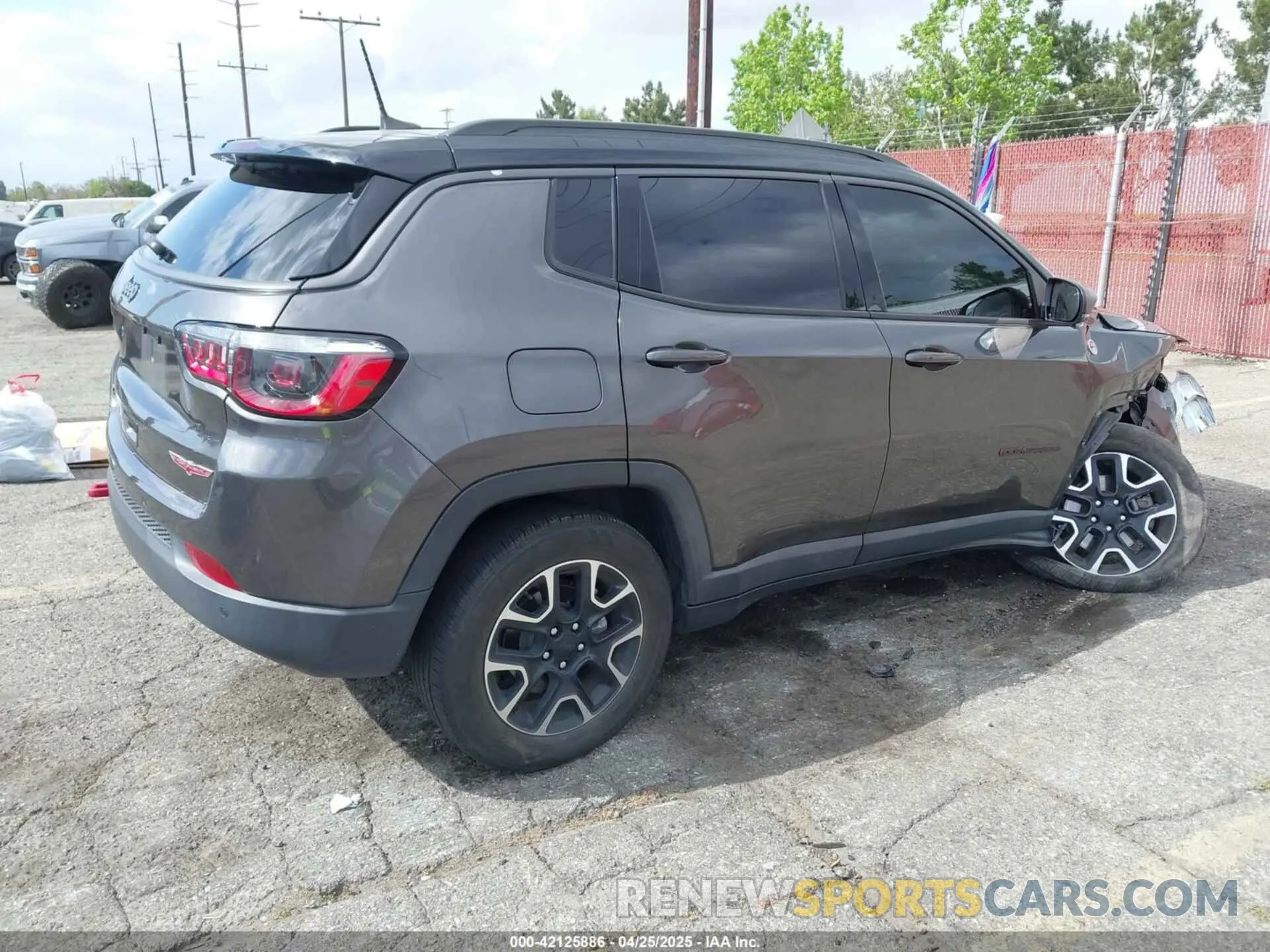 4 Photograph of a damaged car 3C4NJDDB6MT561074 JEEP COMPASS 2021
