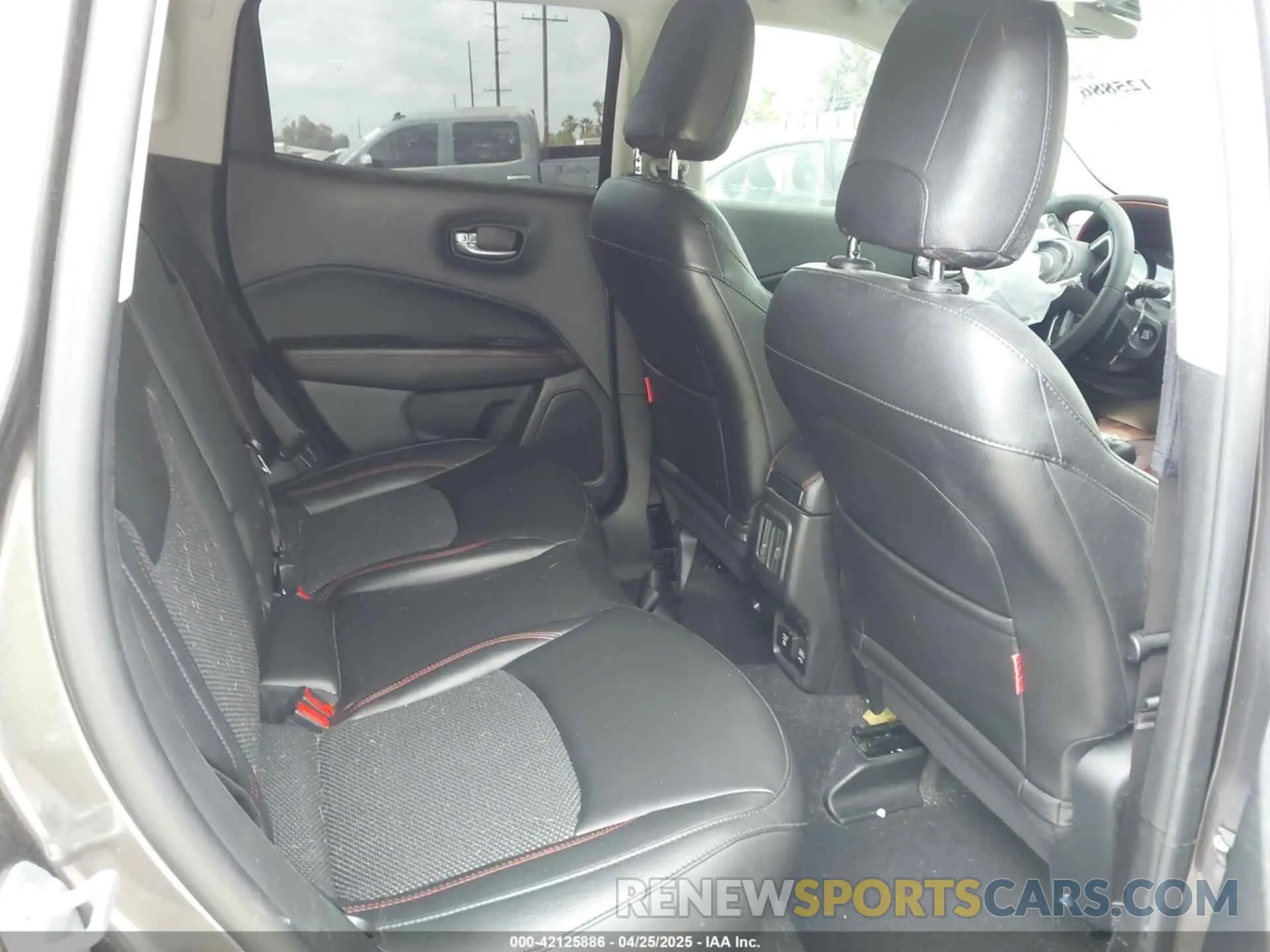 8 Photograph of a damaged car 3C4NJDDB6MT561074 JEEP COMPASS 2021