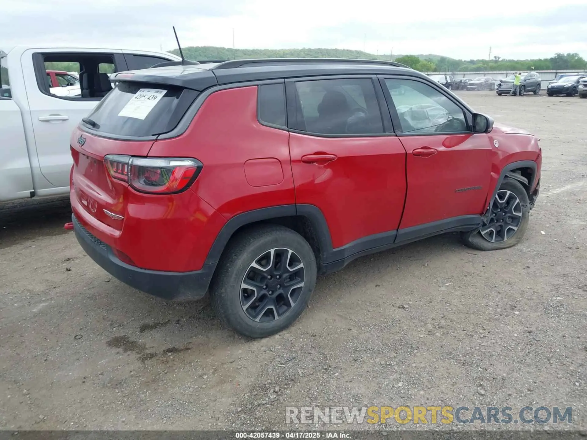4 Photograph of a damaged car 3C4NJDDB6MT574374 JEEP COMPASS 2021